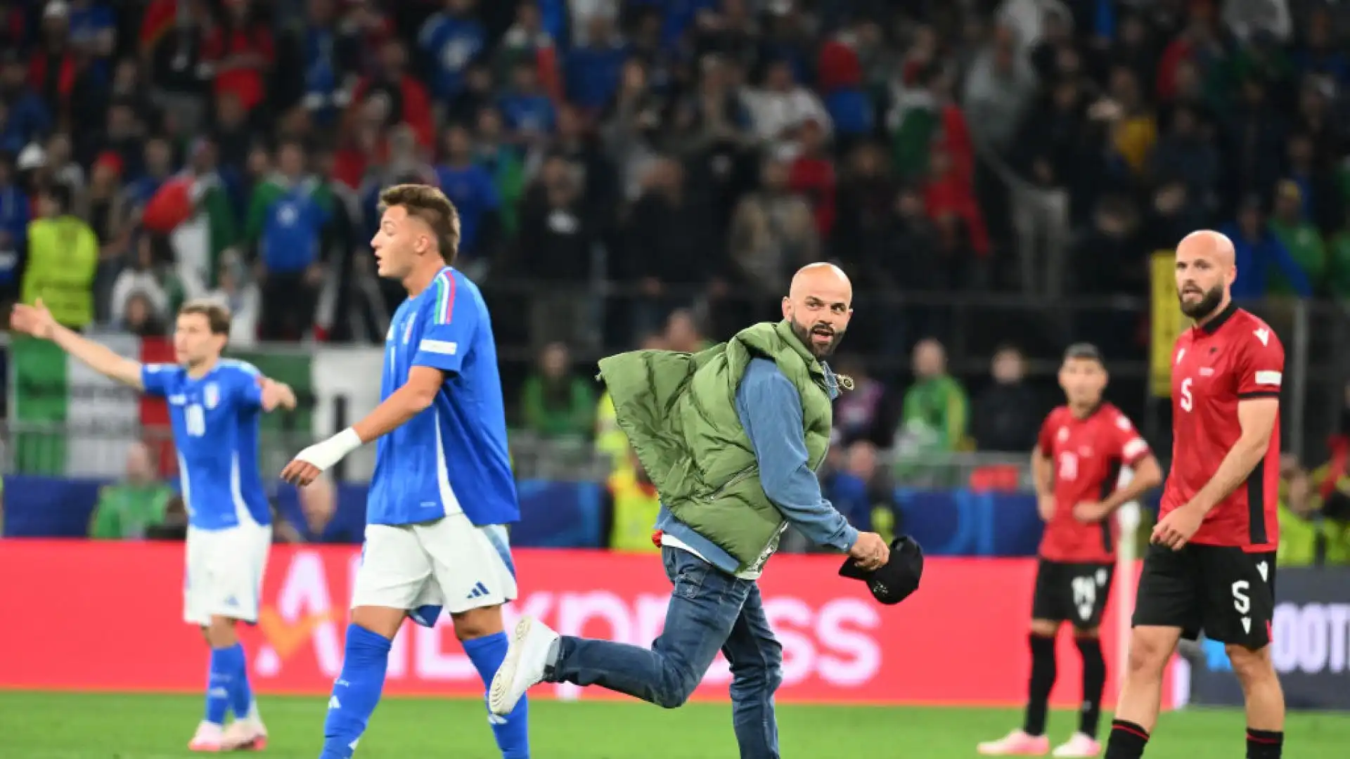 E' successo di tutto nel finale di Italia-Albania.