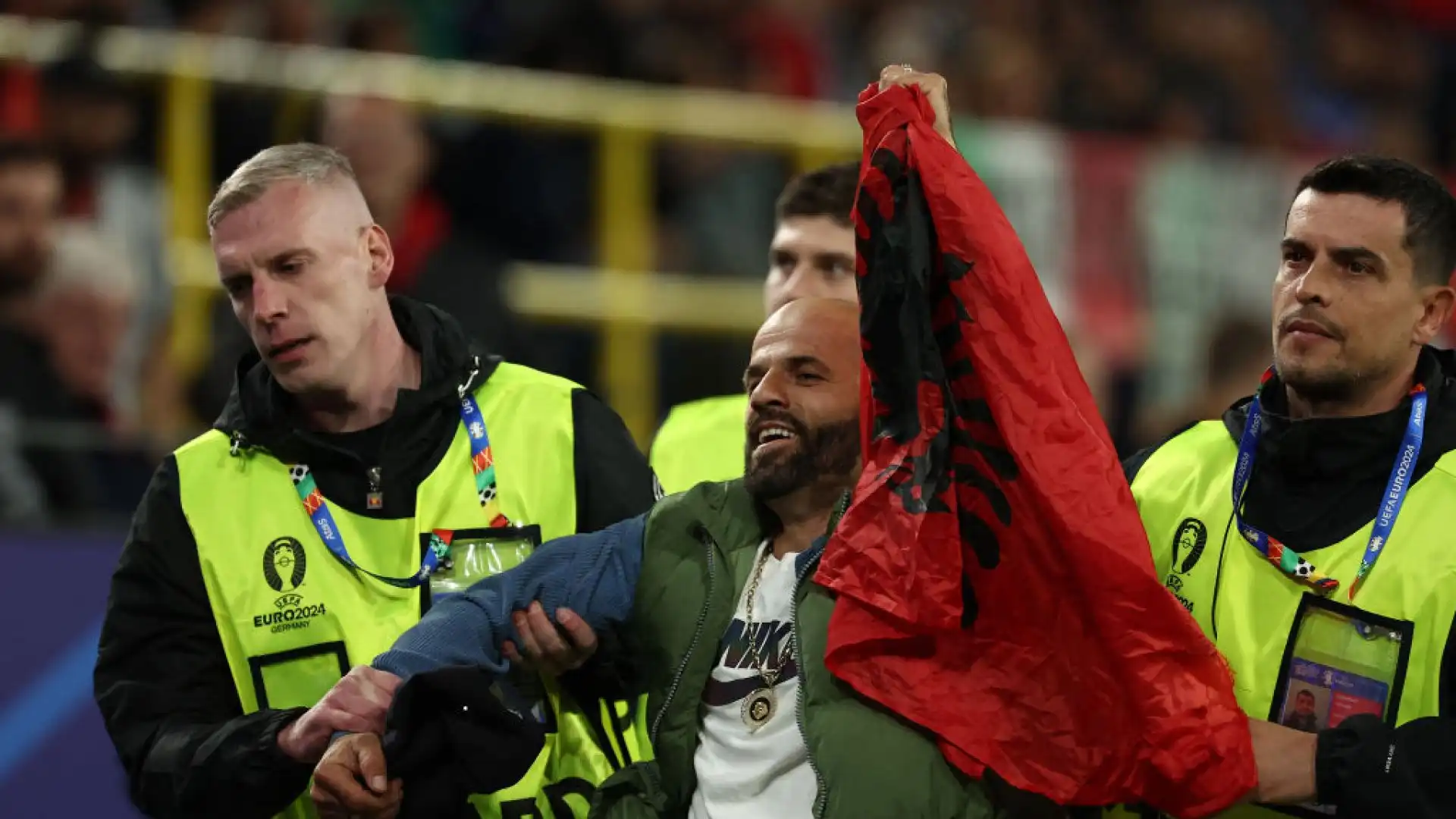 L'Albania con tanto cuore si è buttata in abanti nel finale ma gli Azzurri hanno trovato un aiuto inatteso quando involontario.