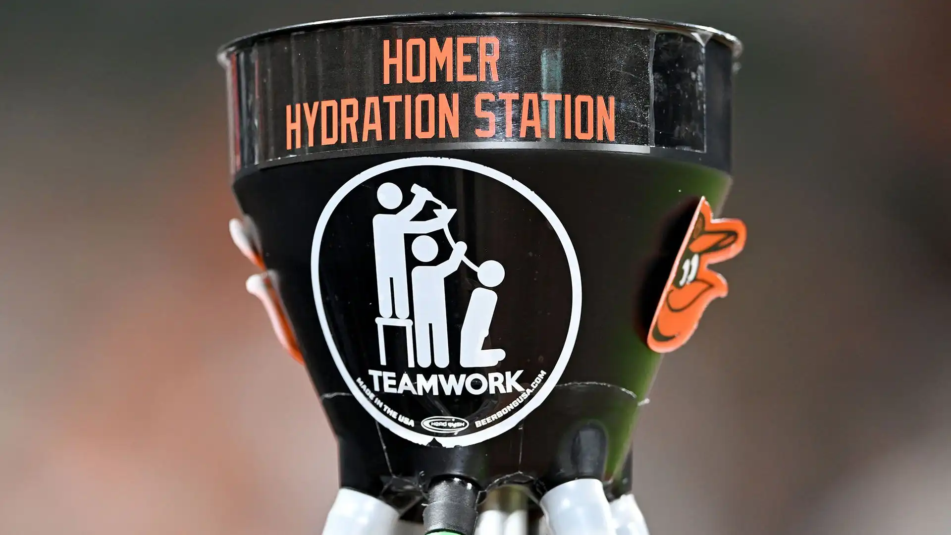 Secondo gli ideatori, l'homer hydration station ha anche lo scopo di alimentare lo spirito di squadra