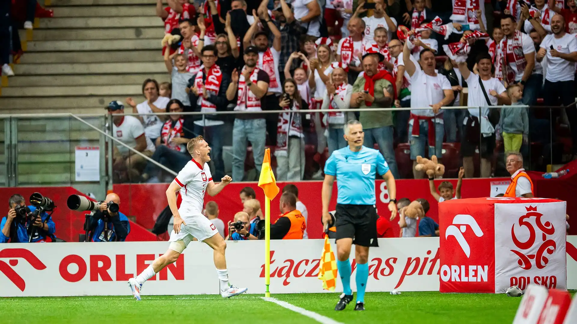 Dopo aver segnato la rete del vantaggio della Polonia, Swiderski è corso verso la bandierina ed ha saltato per celebrare il gol