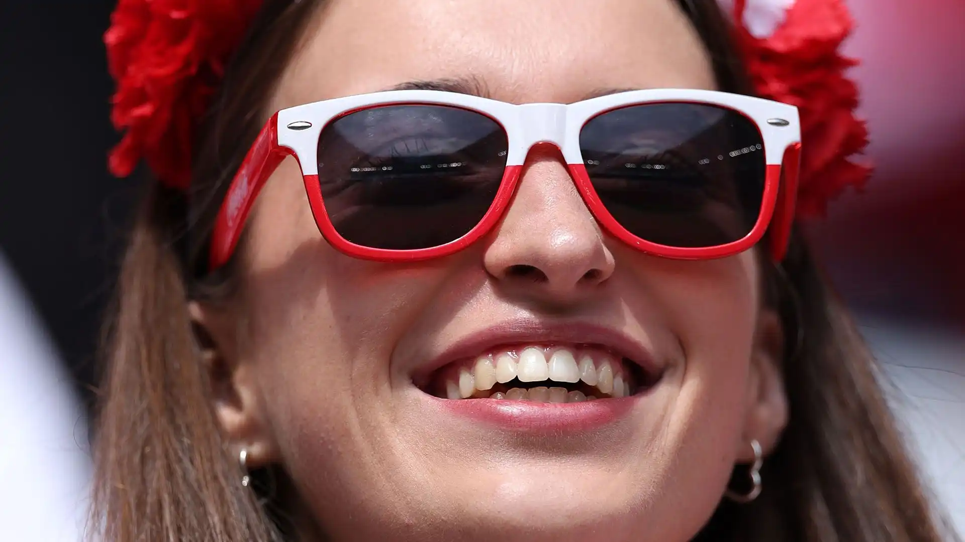 Tanti sorrisi in tribuna