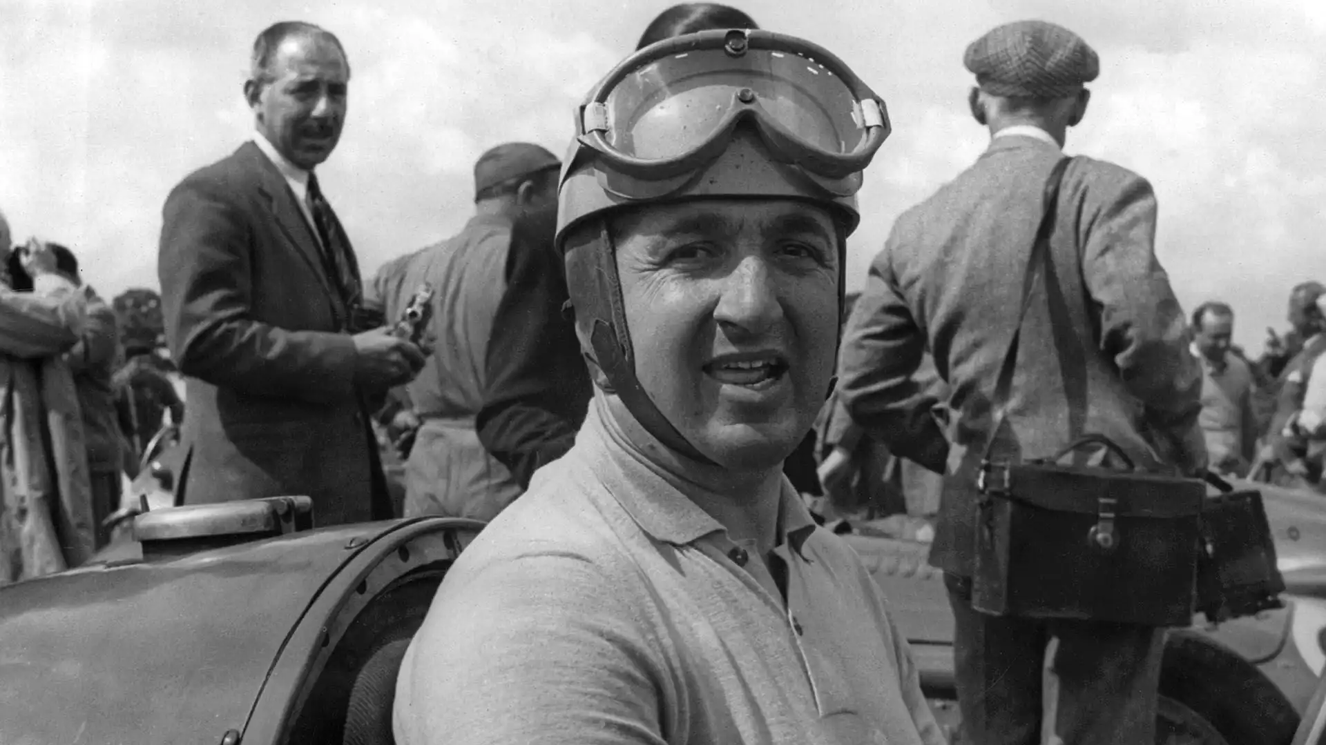 2: Alberto Ascari: percentuale di vittorie 40.63%. Due volte campione del mondo, è celebre per i suoi trionfi con la Scuderia Ferrari, dove ha dominato la Formula 1 nei primi anni '50