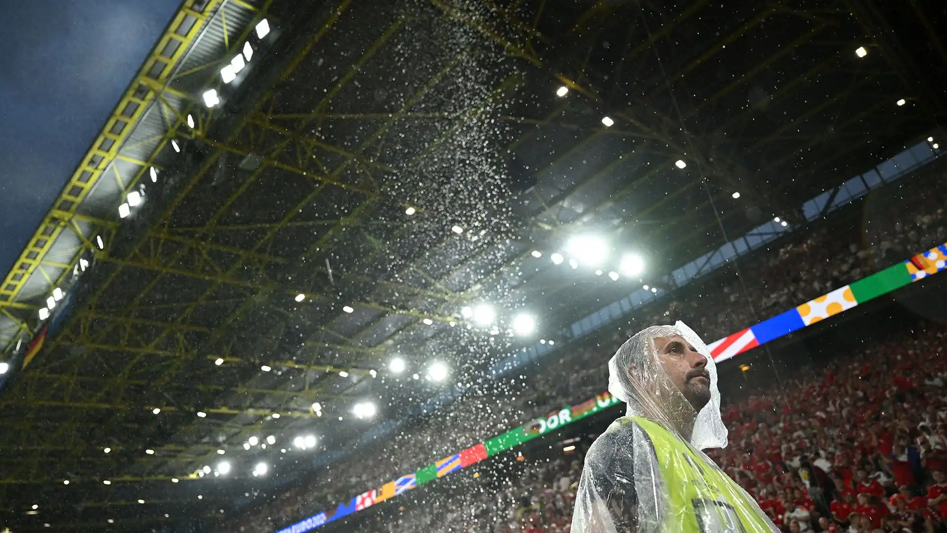 L'ottavo di finale di Euro 2024 è stato interrotto a causa delle avverse condizioni meteo