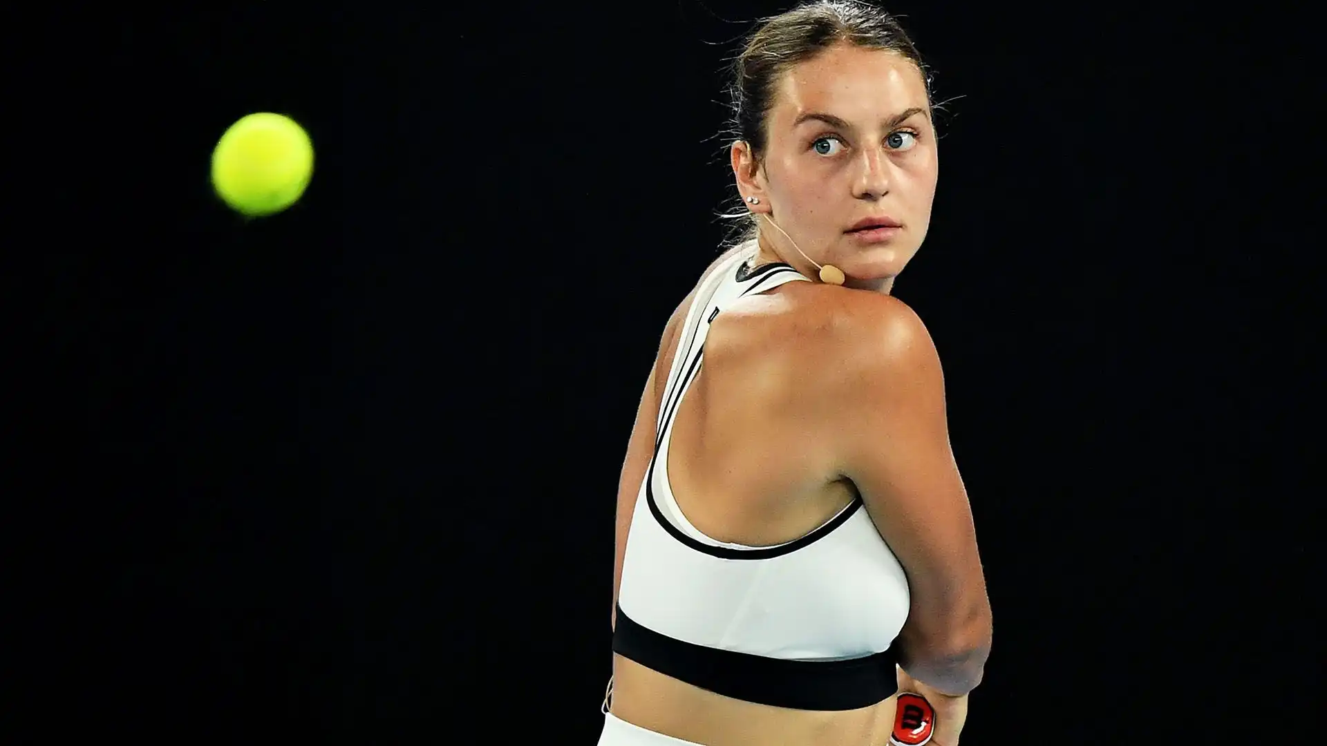 "Kostyuk è la nuova stella del tennis ucraino, in cui vengono riposte grandi speranze", ha scritto Vouge