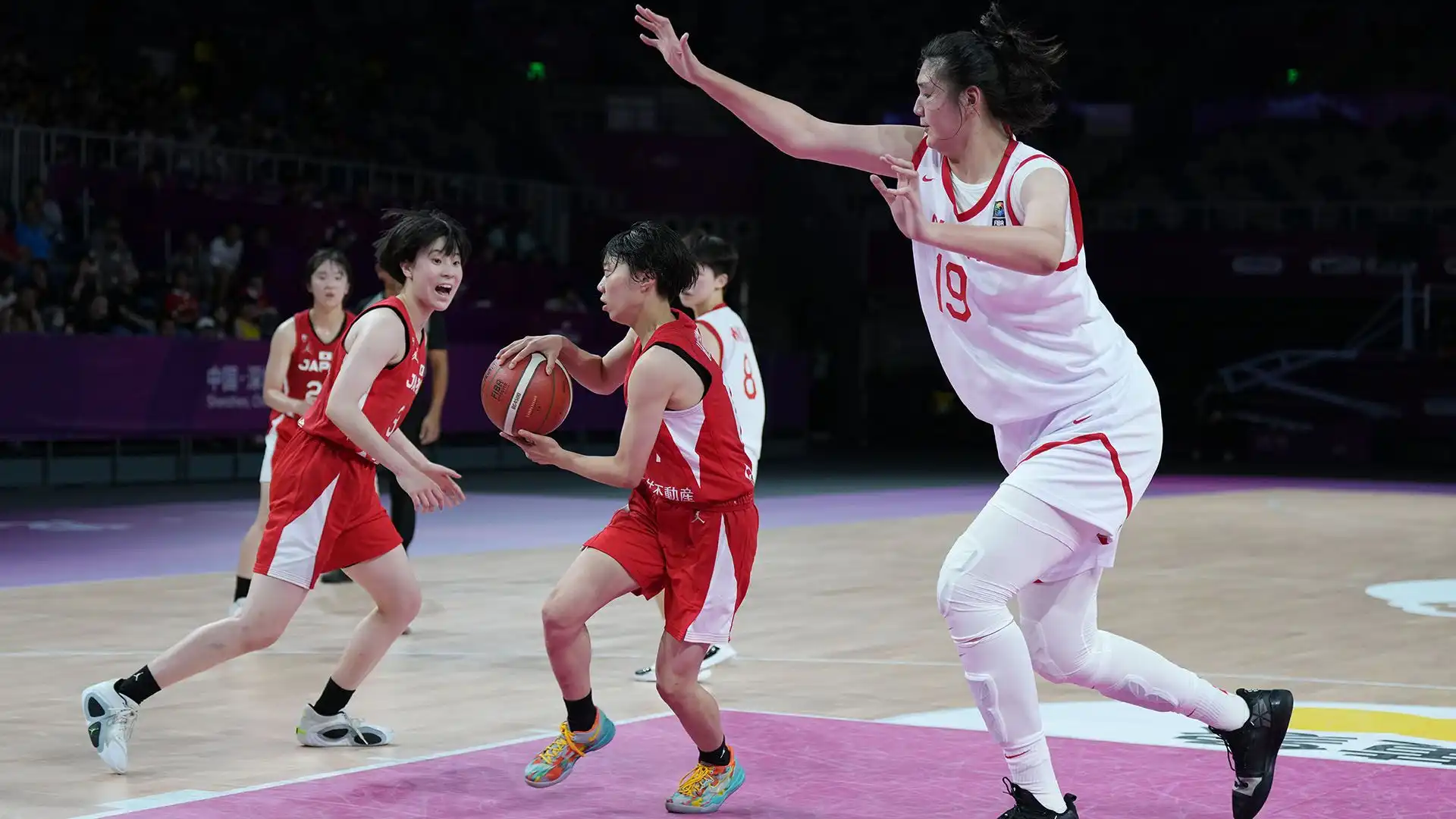 Zhang Ziyu, la giocatrice di basket più alta del mondo, ha fatto grande impressione all'Asia Cup Under 18