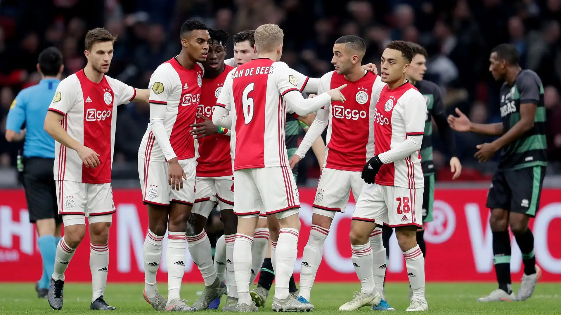 Spettacolare ritorno all'Ajax: il calciatore ci pensa seriamente! Foto