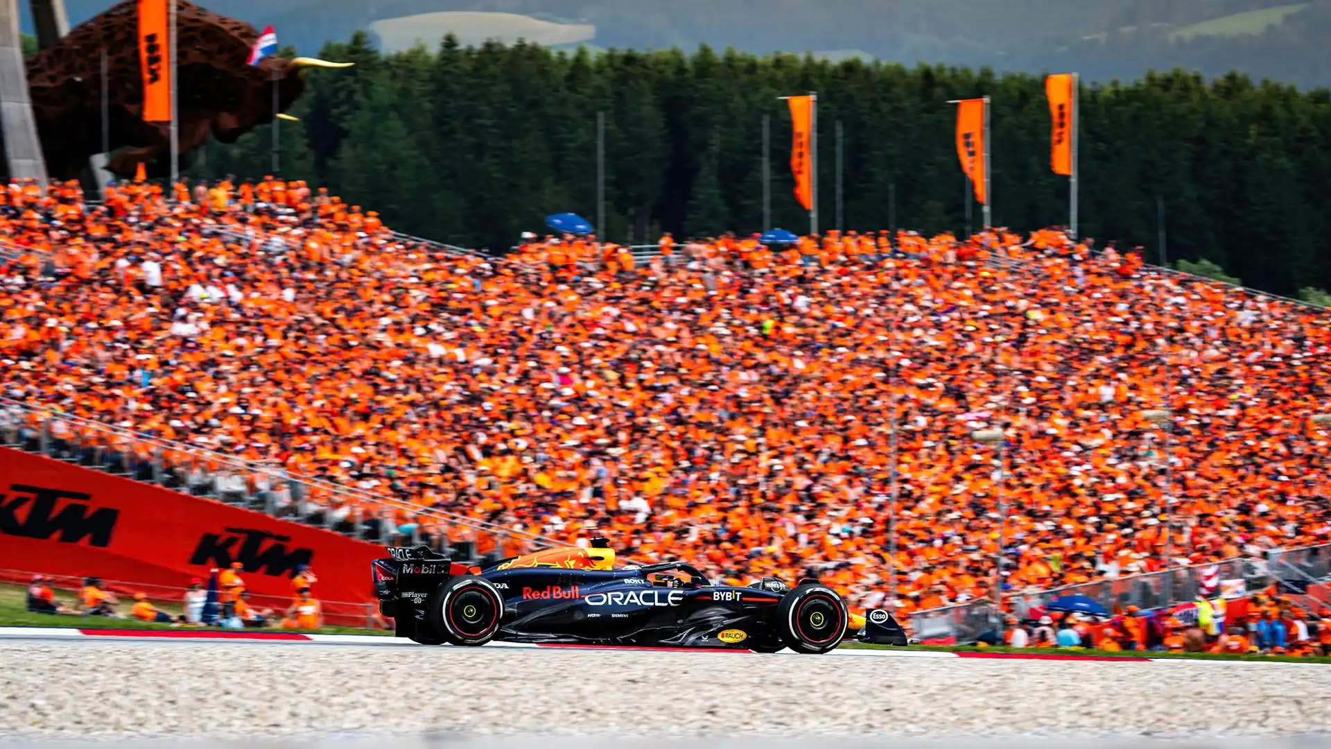 L'ex pilota Johnny Herbert, che faceva parte del collegio dei commissari impegnato domenica al Red Bull Ring, ha spiegato che la sanzione di 10 secondi era il massimo consentito