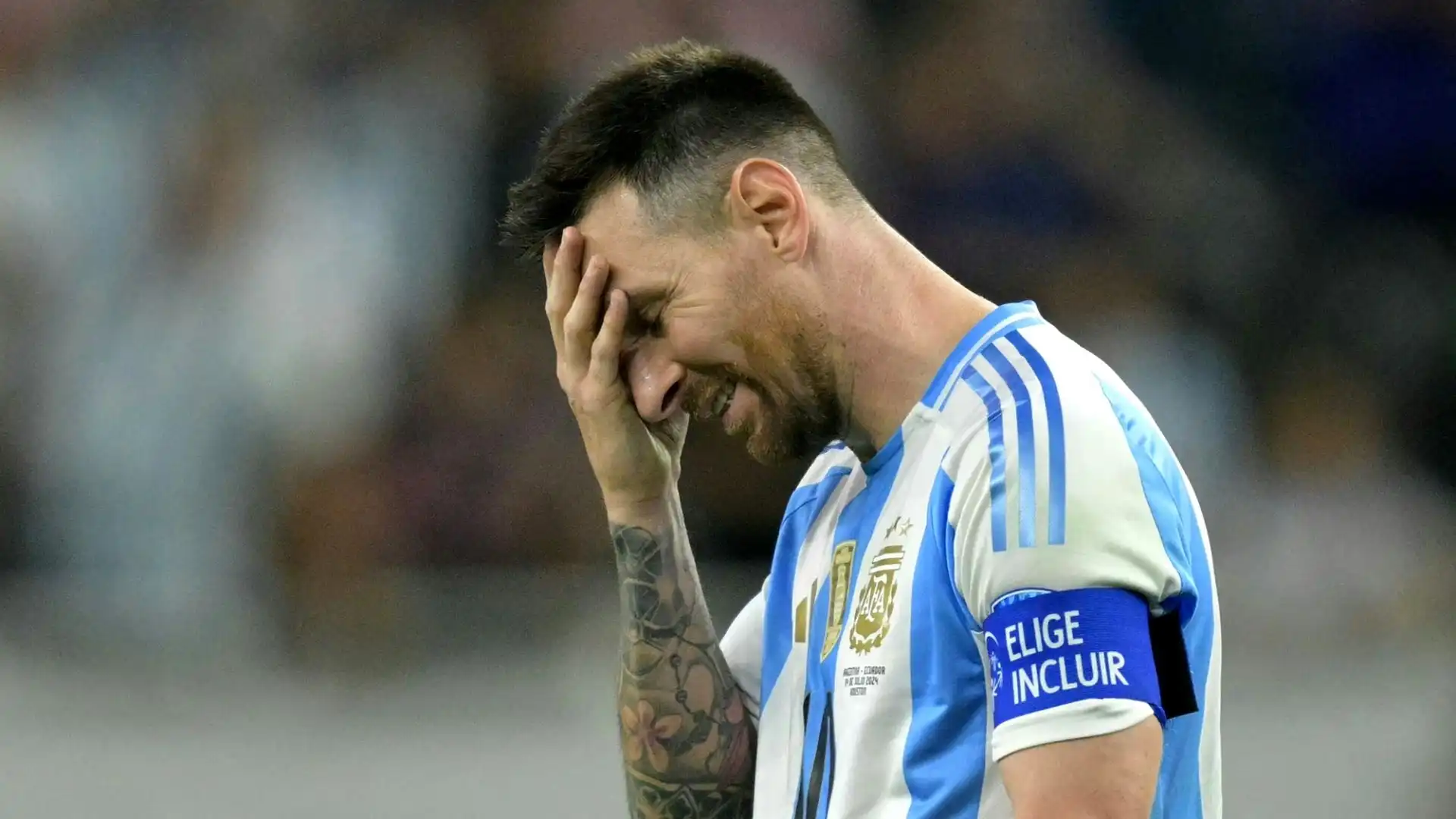 Messi sbaglia il rigore e si dispera, ma l'Argentina avanza in Copa America