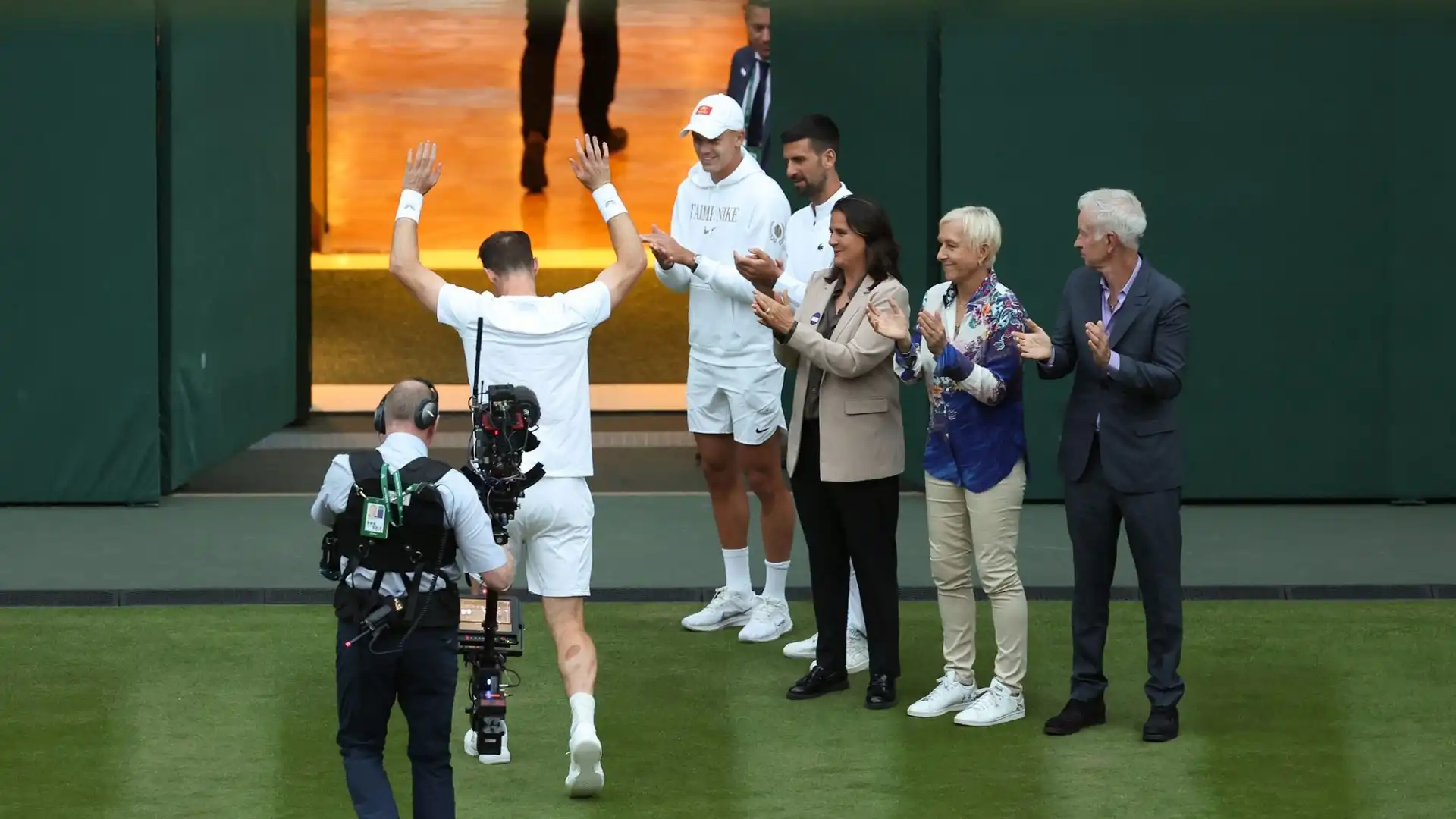 A celebrarlo tutta la famiglia e tante stelle del tennis, da Djokovic a McEnroe