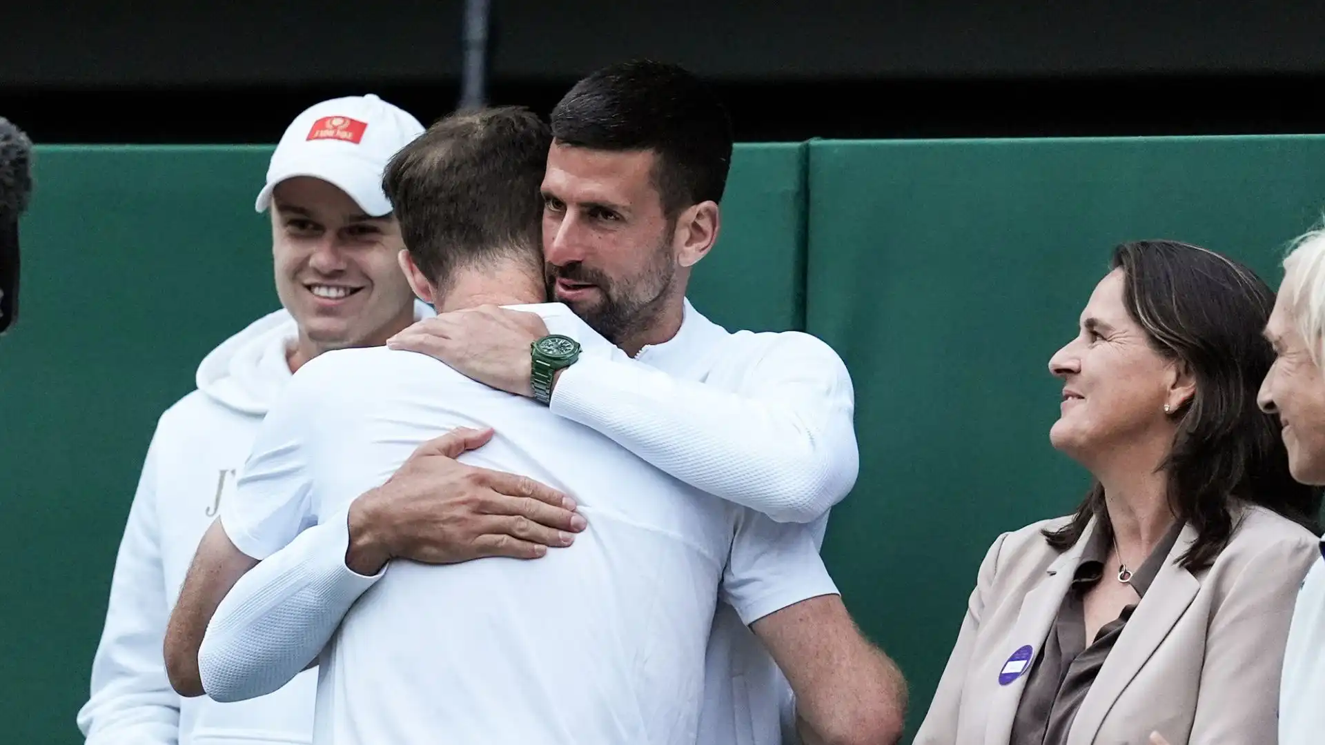 Djokovic stesso, presente a bordo campo, lo ha abbracciato