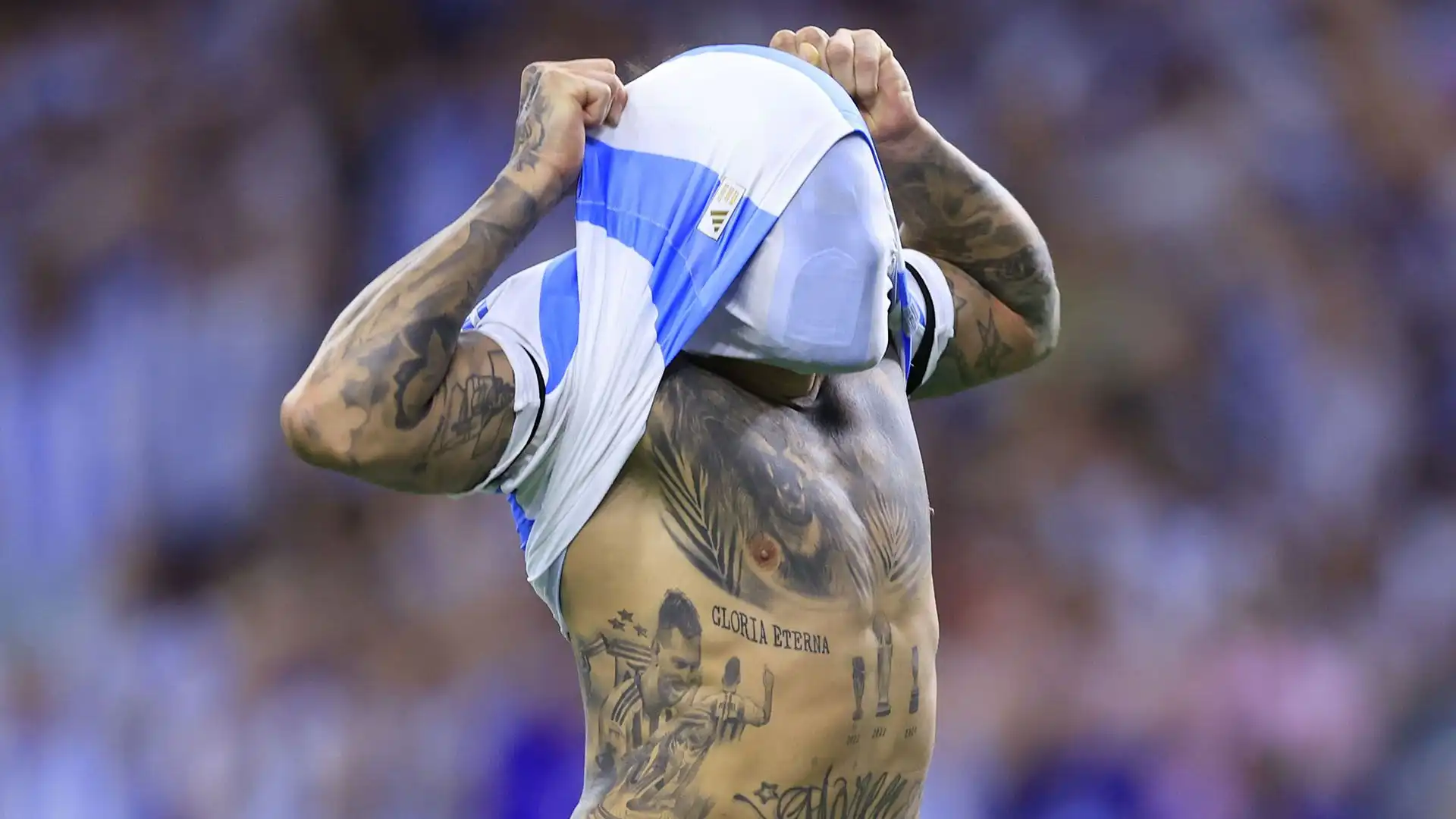 Dopo la vittoria del Mondiale, Otamendi si è tatuato anche Messi sulla pelle