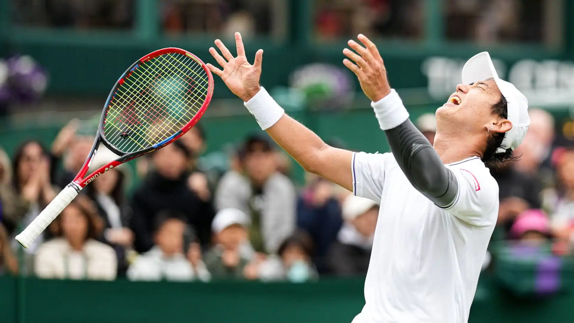 Al termine della partita il tennista giapponese ha sfogato tutta la sua gioia