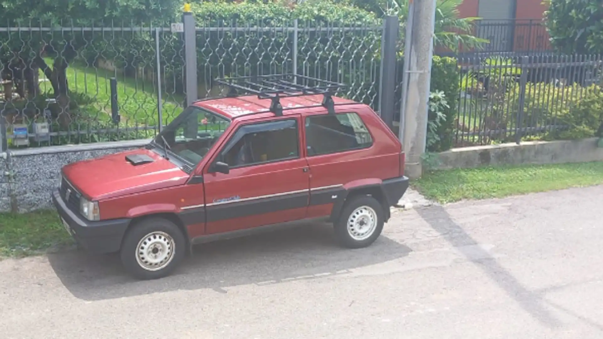 La Fiat Panda 4x4 Country Club è una versione speciale dell'utilitaria torinese