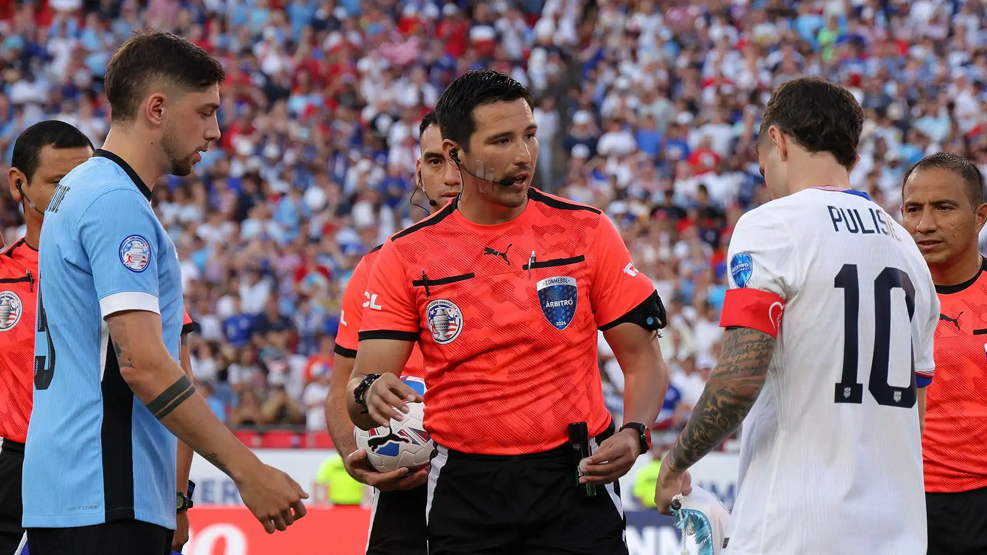 Gli Usa hanno perso per 1-0 contro l'Uruguay, in una partita segnata dalle controverse decisioni dell'arbitro Kevin Ortega