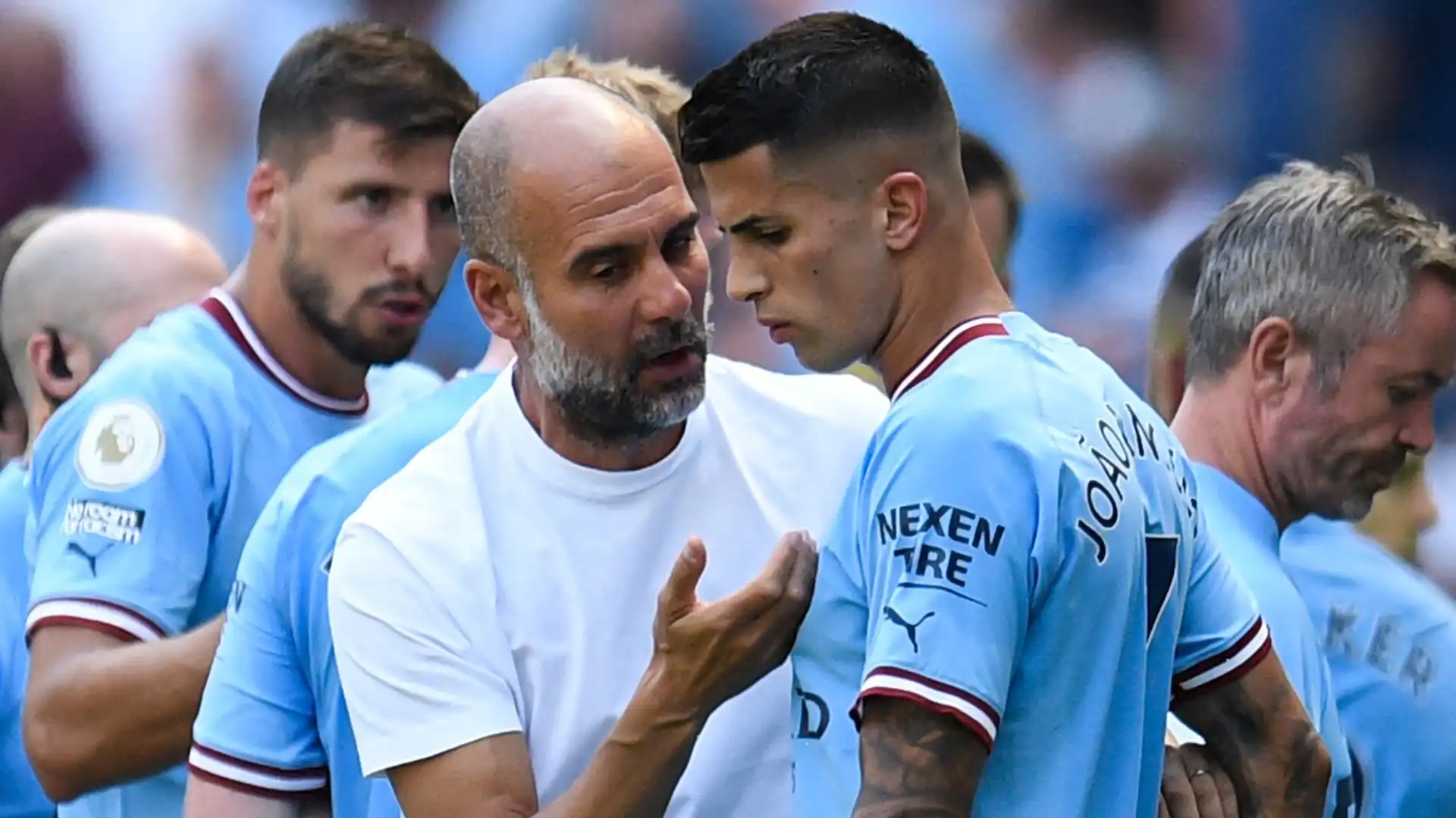 Pep Guardiola scarica Joao Cancelo e lo regala! Le foto