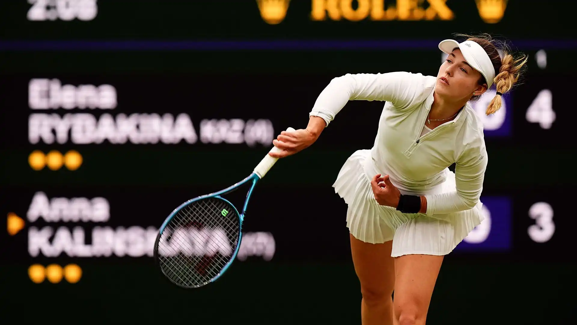 La tennista russa ha dovuto ritirarsi nel corso del match con Elena Rybakina a causa di un problema fisico