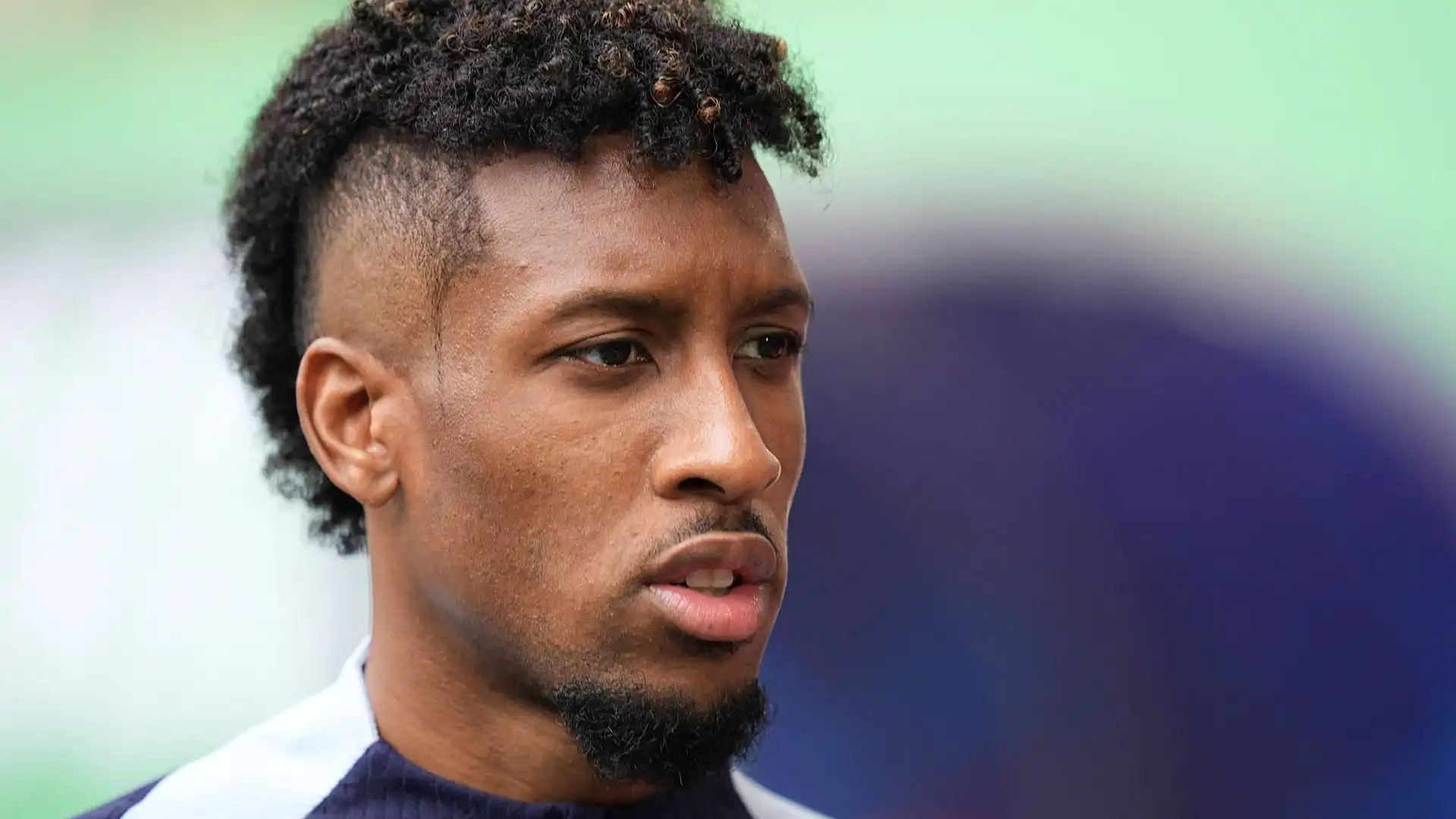 Kingsley Coman furioso, vuole lasciare subito: le foto