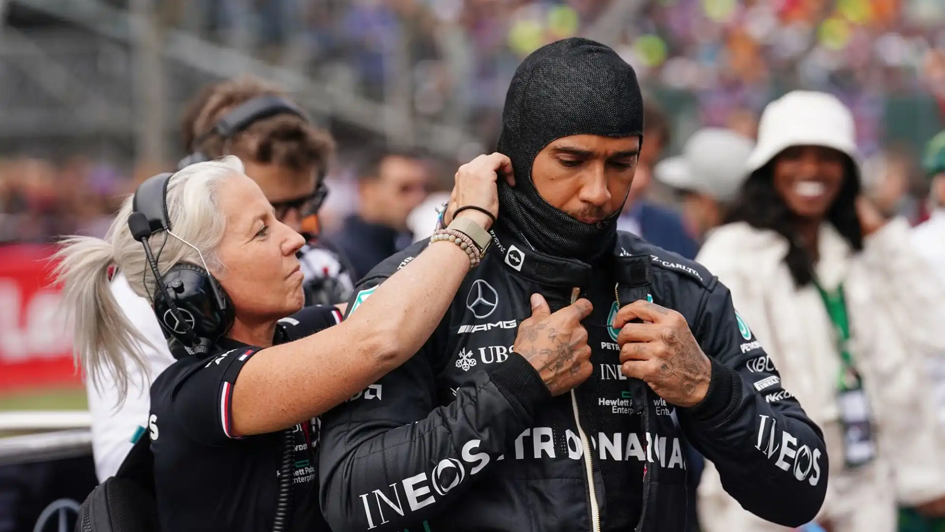 Angela Cullen si è calorosamente congratulata con Lewis Hamilton dopo la vittoria nel Gran Premio di Gran Bretagna