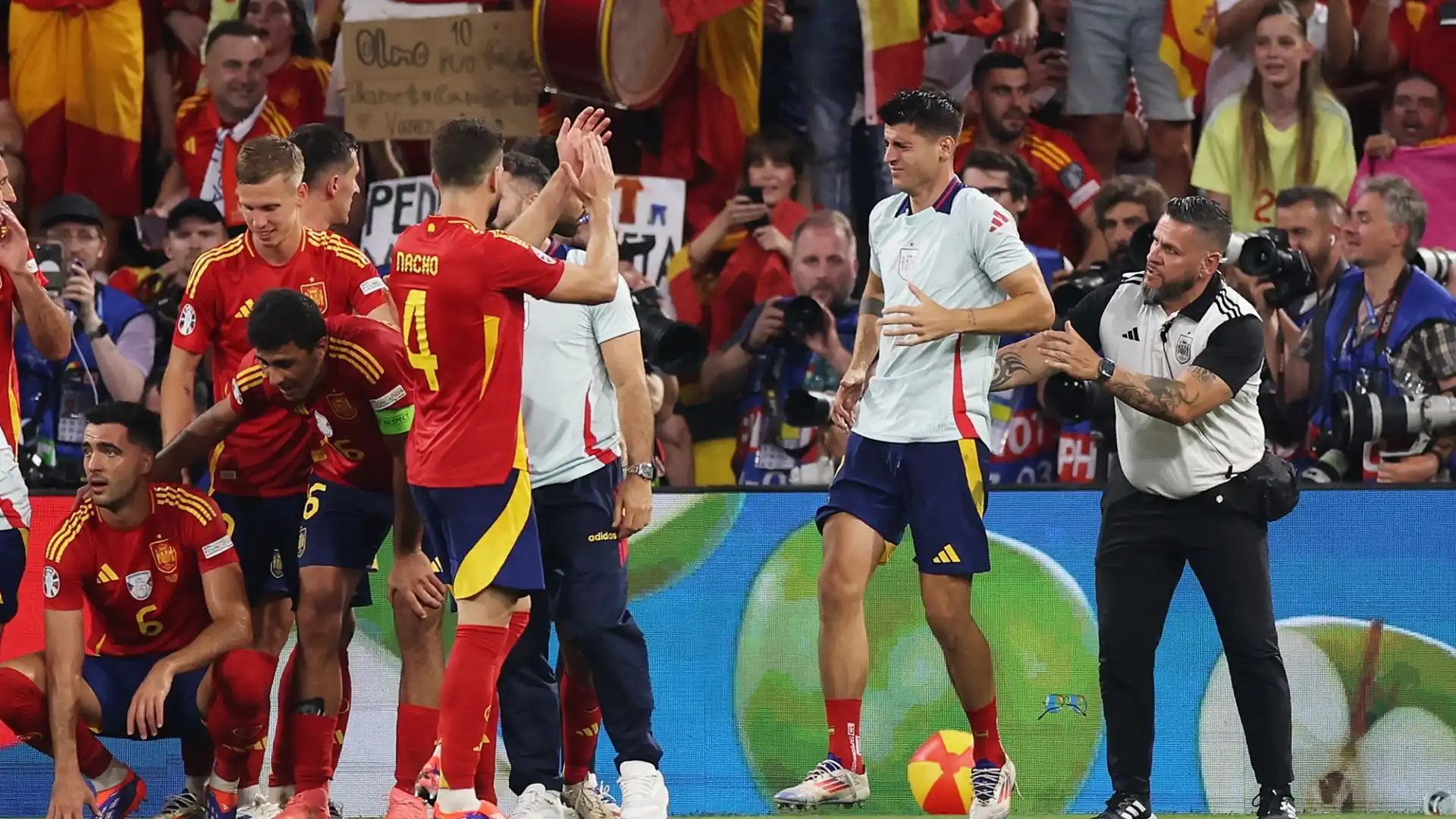 L'attaccante spagnolo si è fatto male durante i festeggiamenti per la vittoria contro la Francia a Euro 2024