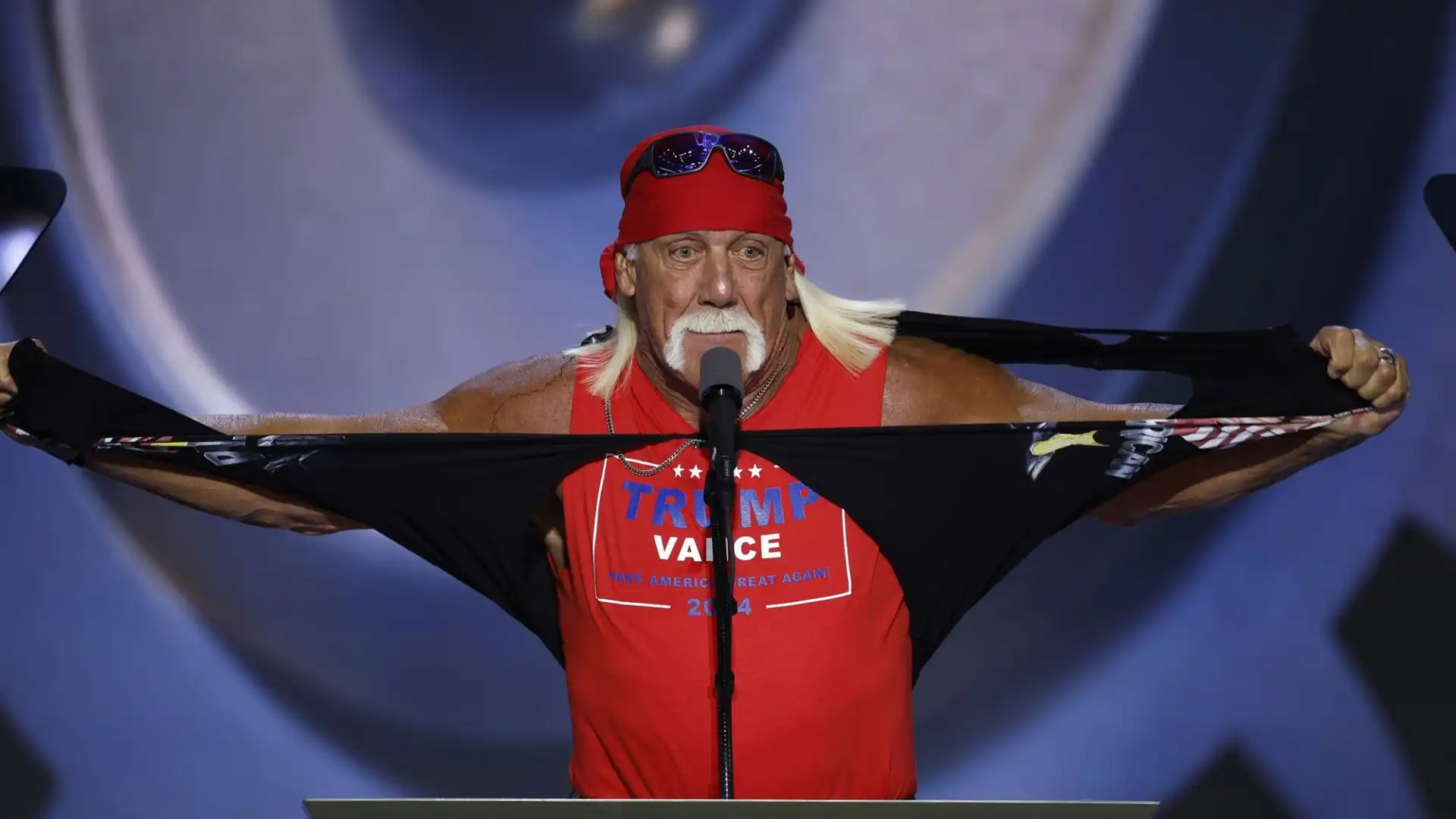 Un vero e proprio show con gesti e parole, quello di Hulk Hogan