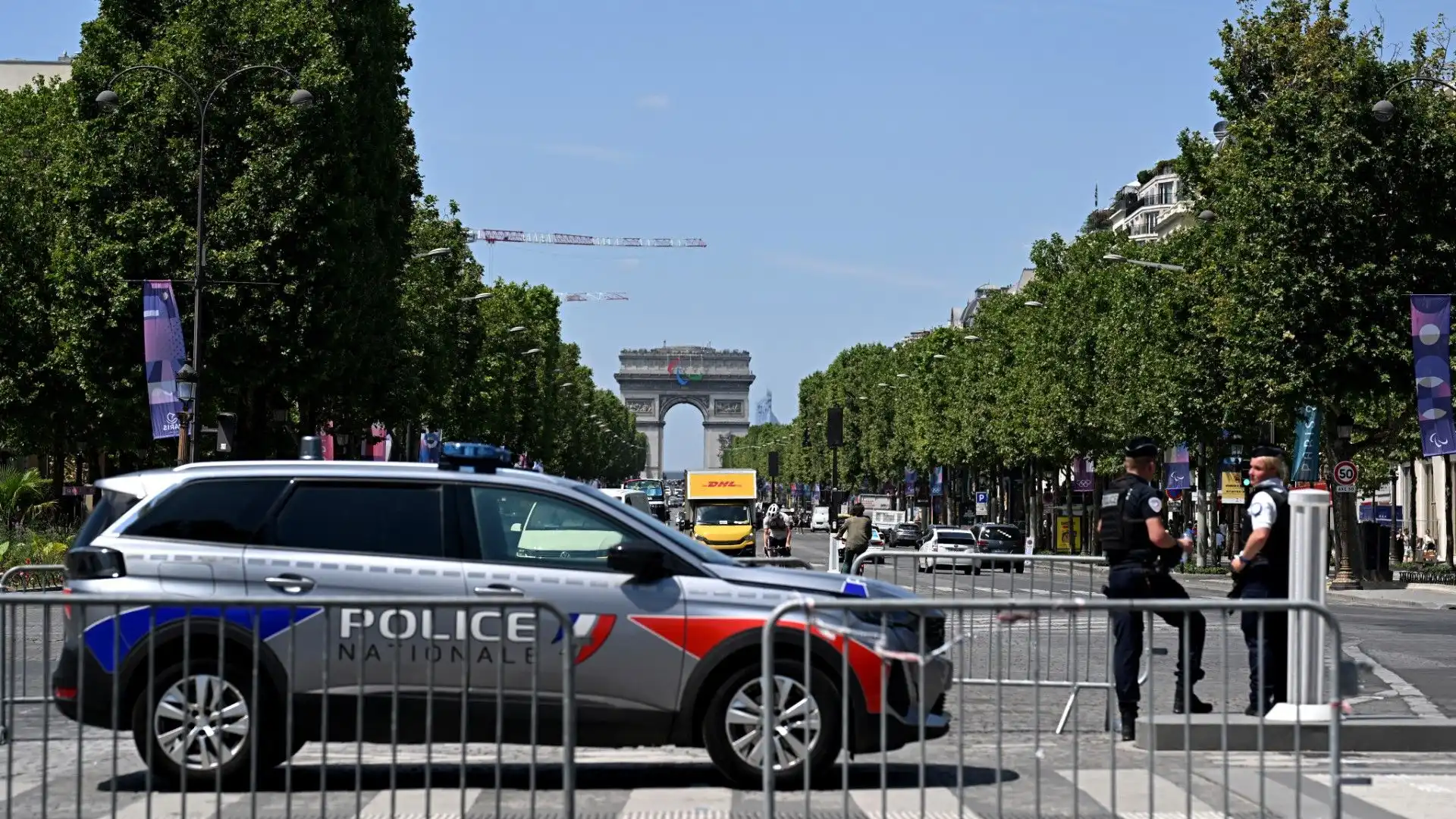 Le strade di Parigi sono blindate: non tutti i residenti sono felici