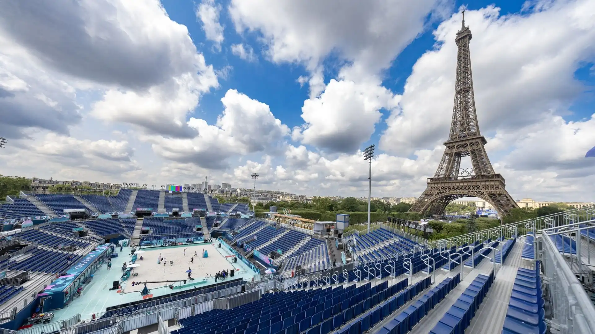 La Torre Eiffel domina: impossibile non ammirarla