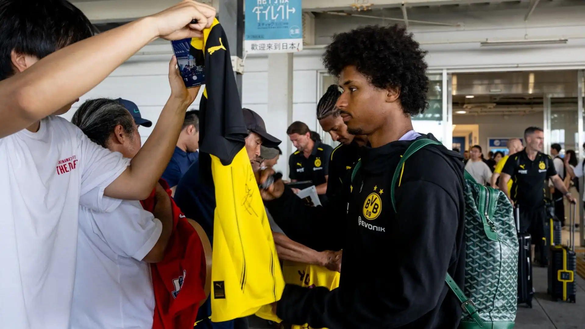 Tantissimi i tifosi presenti all'aeroporto