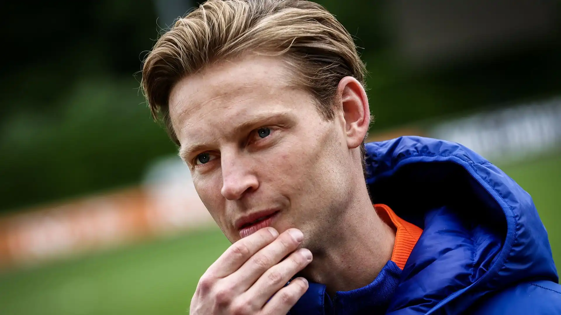 Frenkie de Jong mette in difficoltà il Barcellona: presidente furioso. Le foto