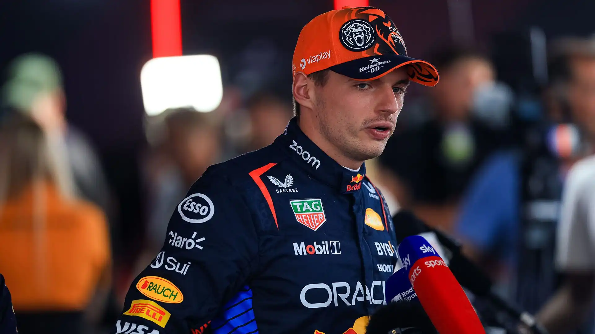 La Red Bull ha respinto le critiche, confermando la piena fiducia nei confronti di Verstappen, nonostante le sue gare notturne al simulatore