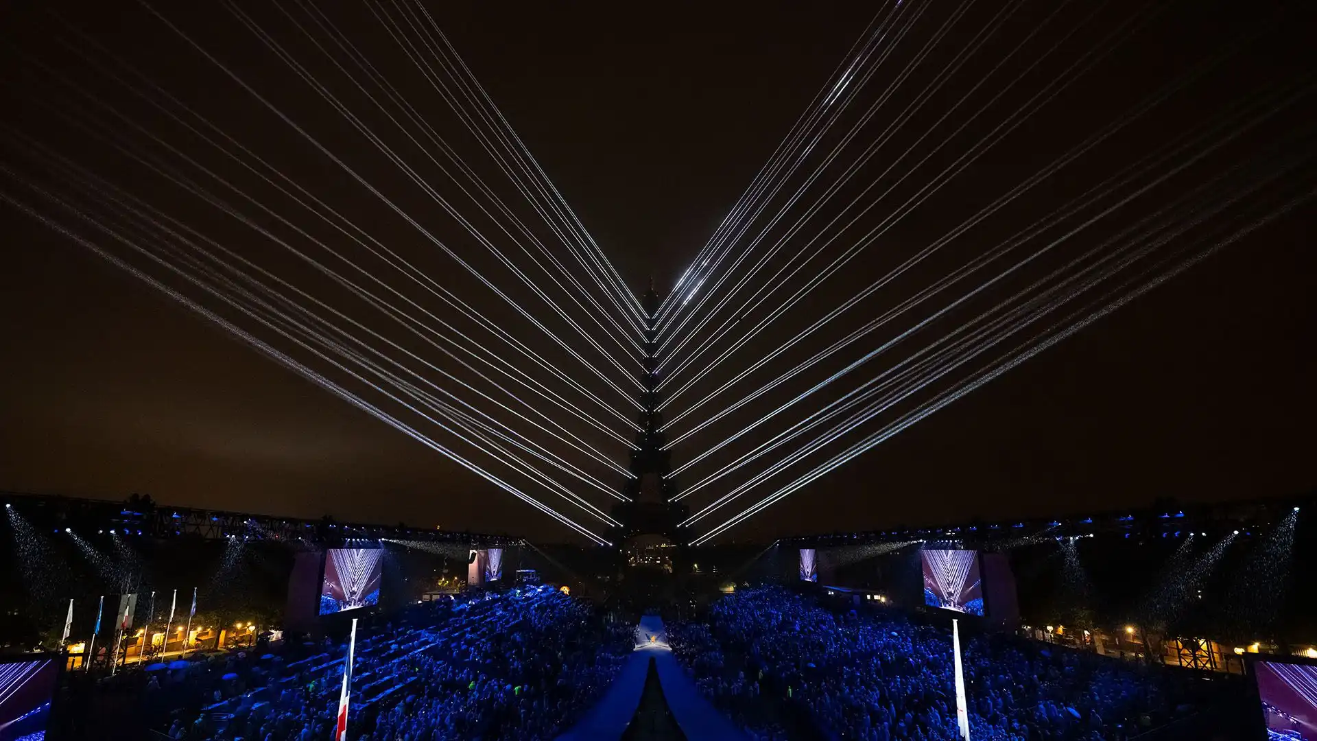 I meravigliosi effetti di luce della Torre Eiffel