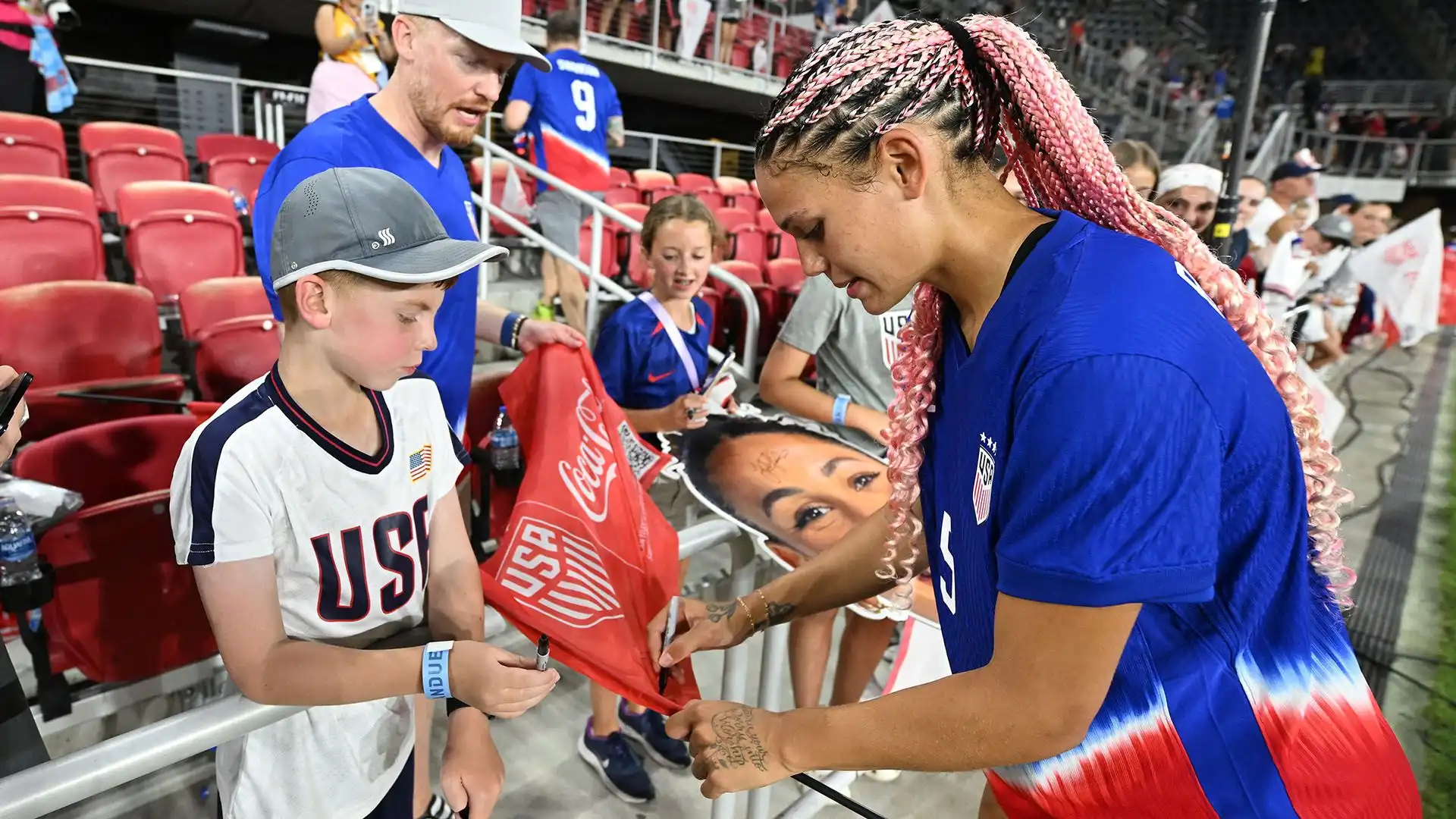 Nel 2021 è stata nominata Rookie of the Year della NWSL