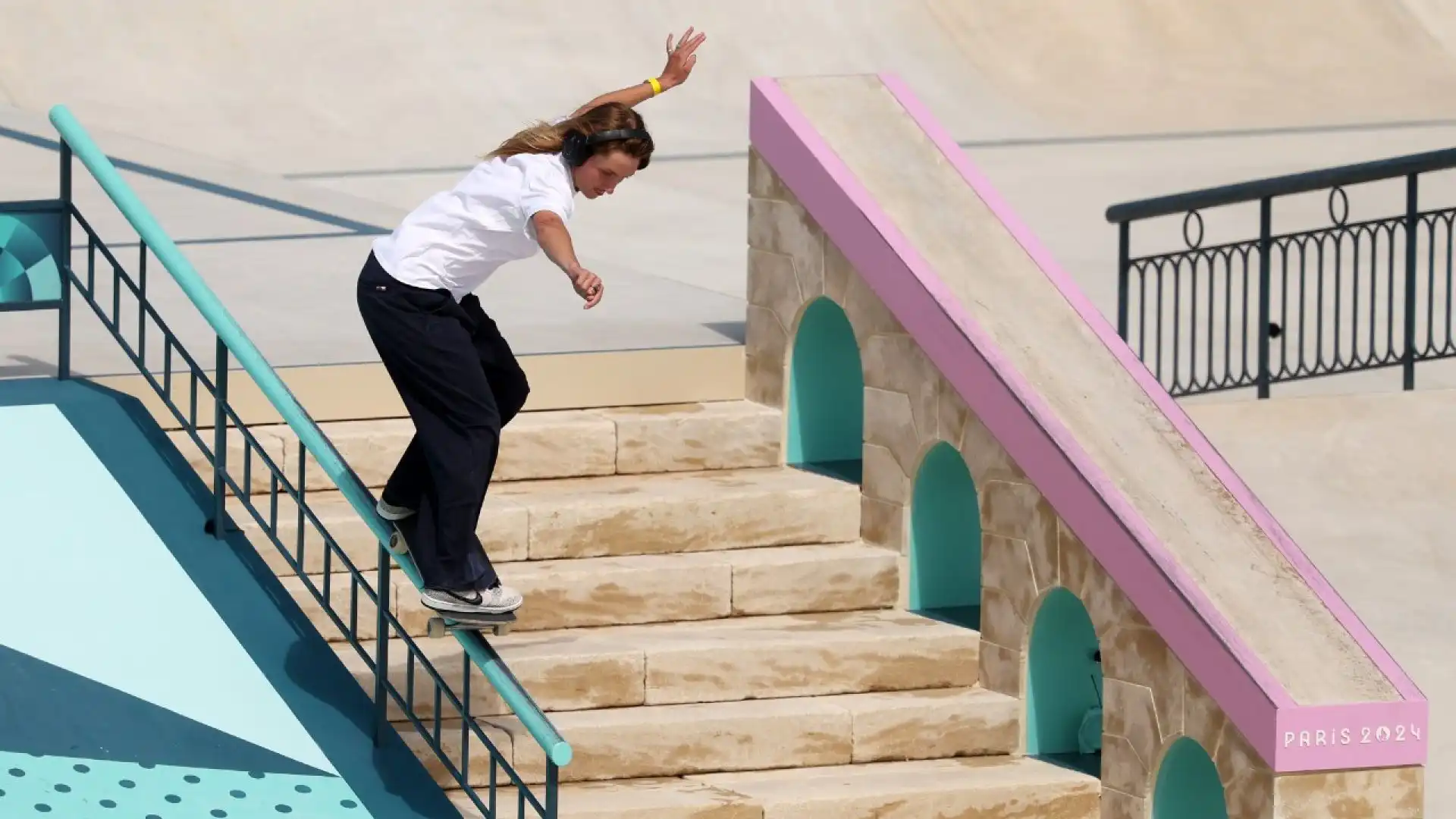 Gli skateboarders vengono giudicati in base all’altezza e alla velocità delle acrobazie che eseguono durante i salti, oltre che dalla loro capacità di utilizzare l’intera superficie e tutti gli ostacoli