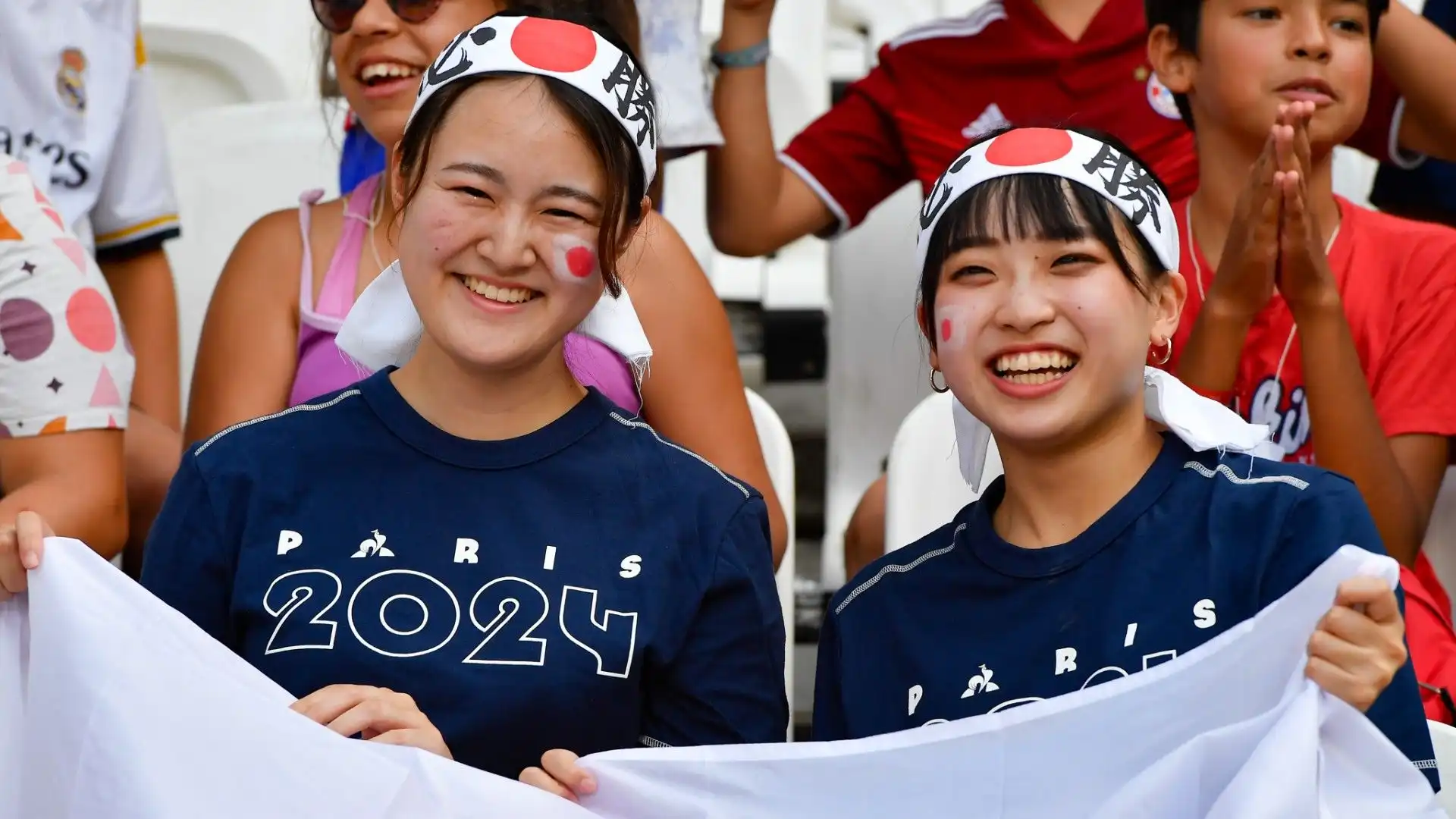 C'è anche chi ha acquistato delle maglie commemorative dell'evento