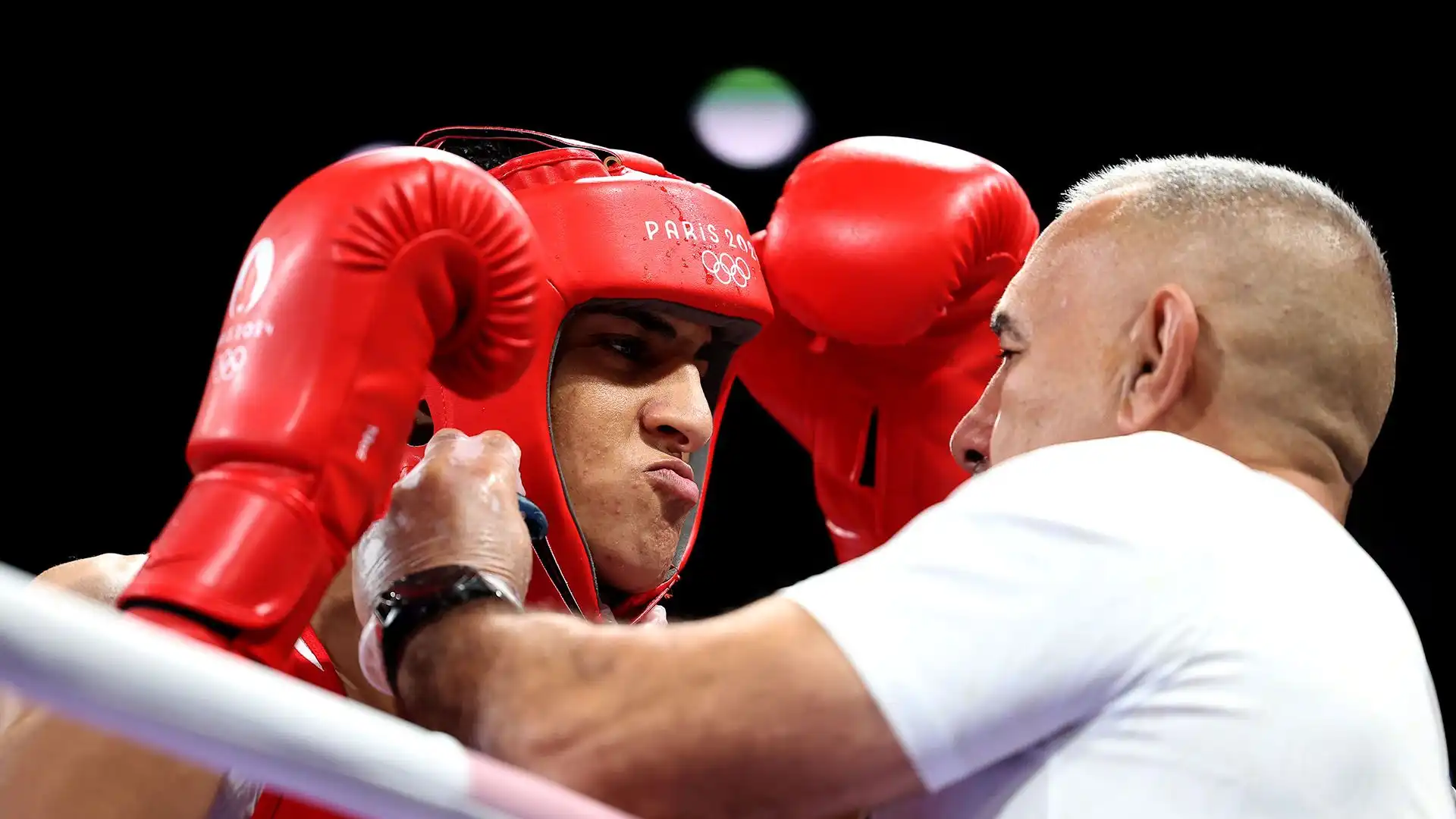 Khelif non aveva potuto partecipare al Mondiale di boxe proprio per la sua particolare condizione