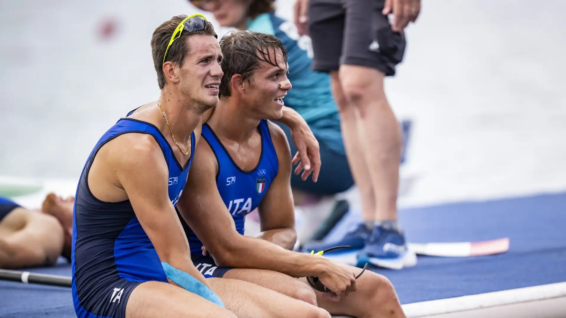 Grande commozione per i ragazzi del quattro di coppia dopo l'argento alle Olimpiadi di Parigi 2024