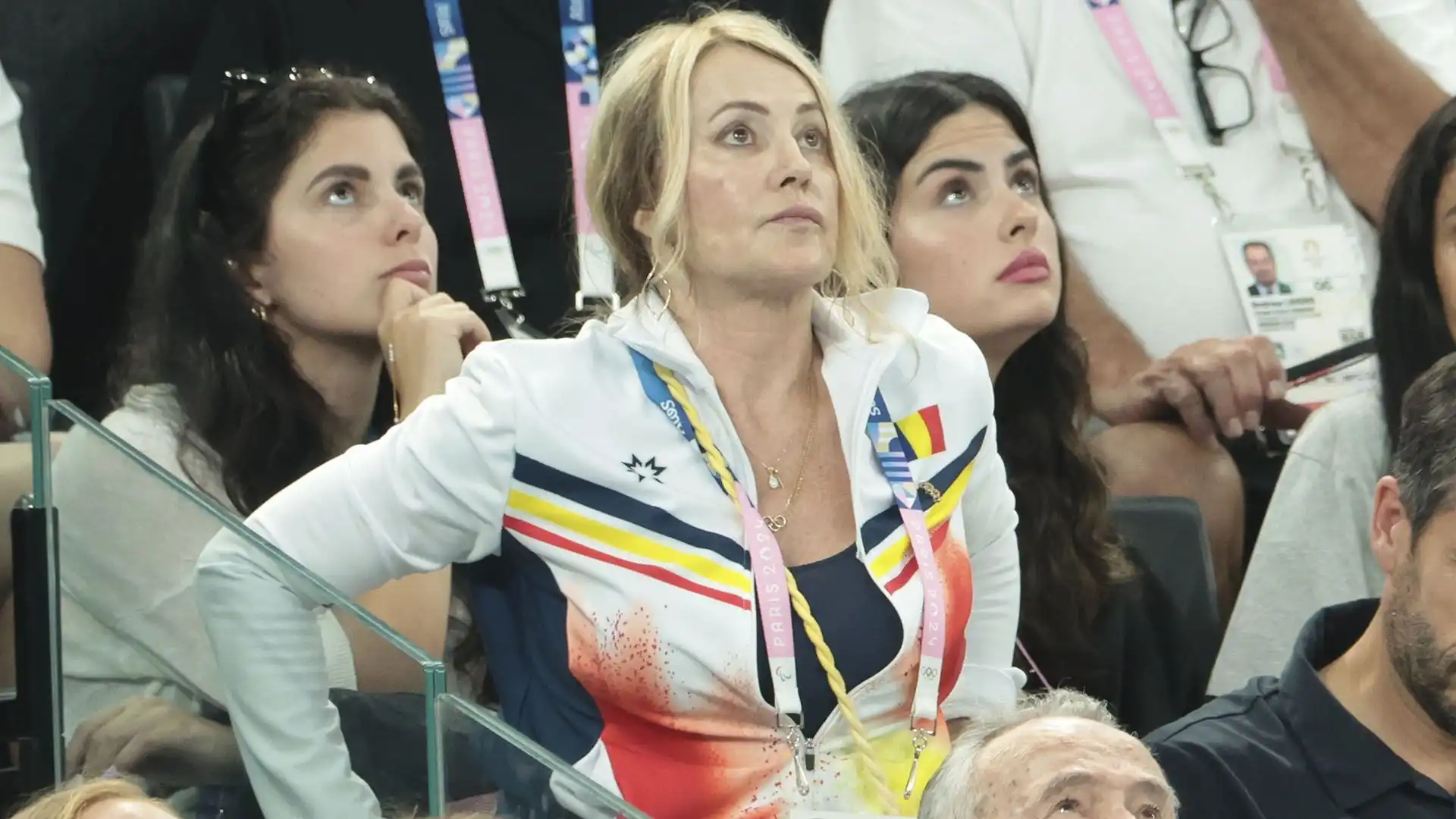 Nadia Comaneci si rimette in tuta e sbalordisce tutti: le foto