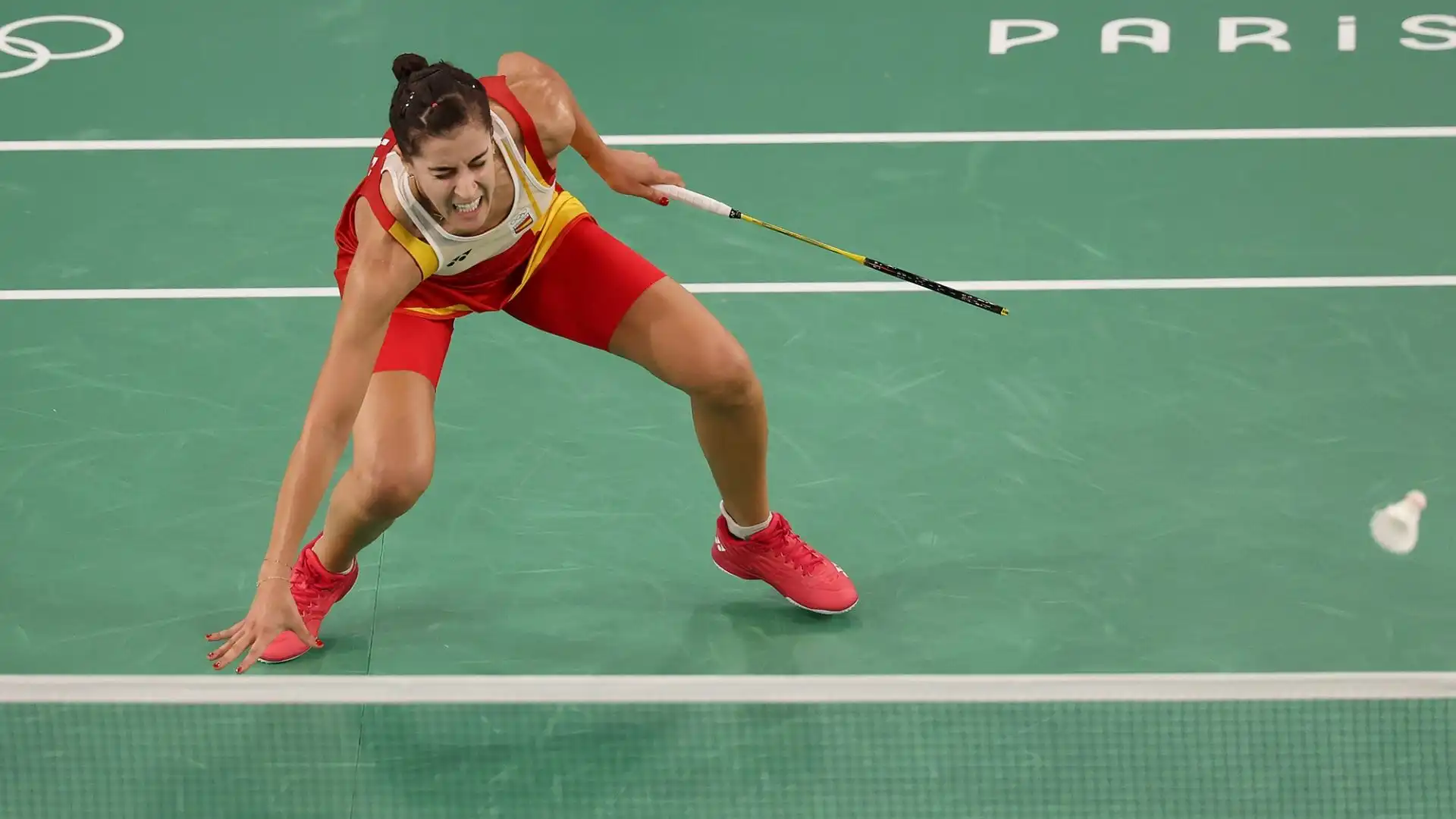 La giocatrice spagnola di badminton si è infortunata nel corso della semifinale del torneo olimpico femminile contro He Bingjiao