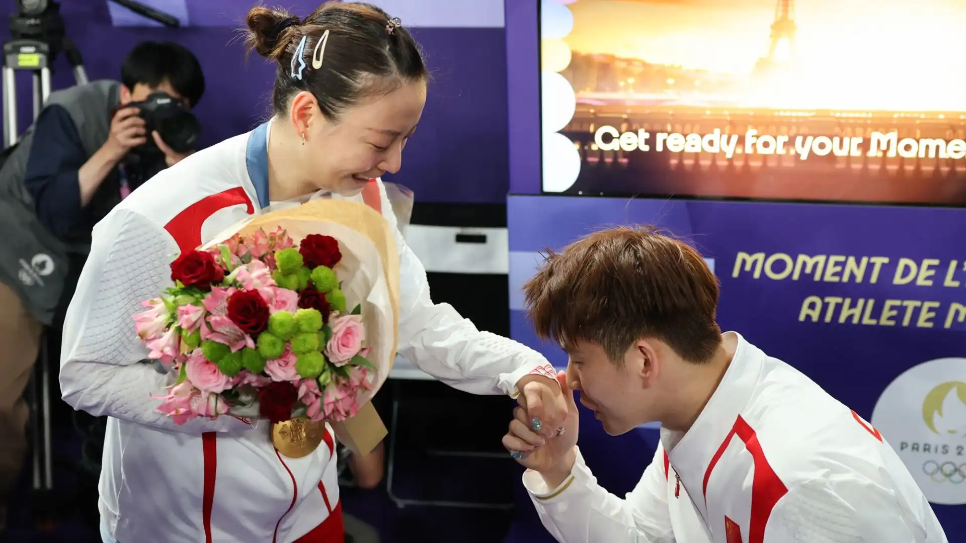 Lì a sorpresa si è trovata davanti il suo fidanzato, Liu Yuchen