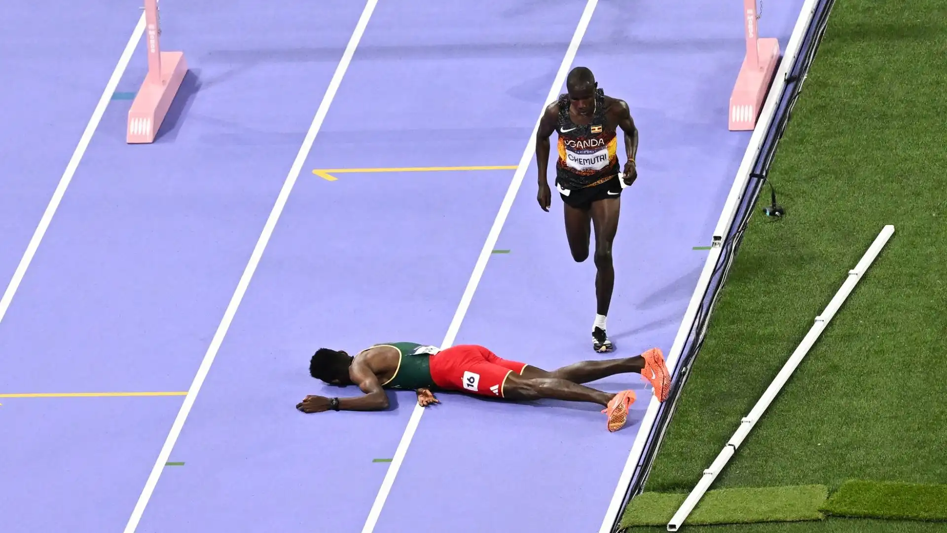 Minuti di paura durante la finale dei 3000 siepi alle Olimpiadi di Parigi 2024