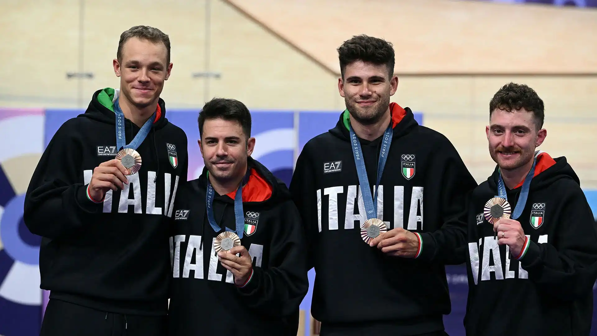 Simone Consonni - Filippo Ganna - Francesco Lamon - Jonathan Milan
Ciclismo - Pista Inseguimento A Sq.
Bronzo