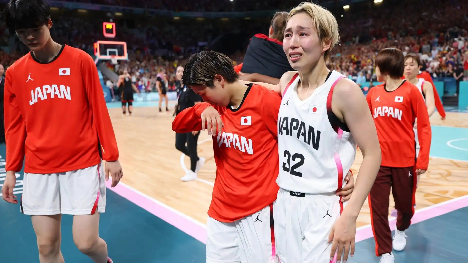 Immagini tristissime quelle delle atlete in lacrime