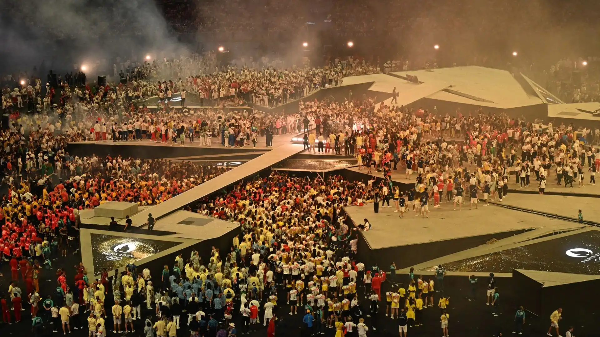 Tutto lo stadio assiste al concerto