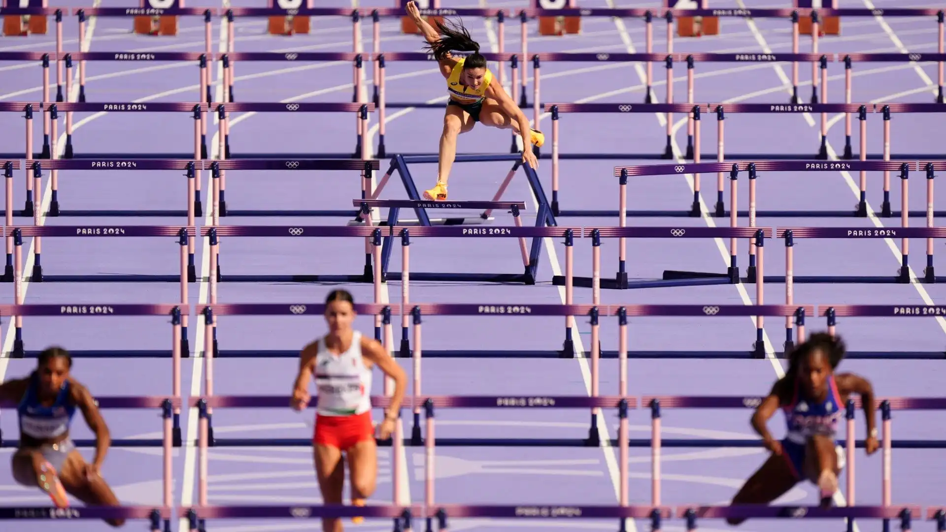 L'atleta è caduta durante la gara femminile dei 100 metri ostacoli