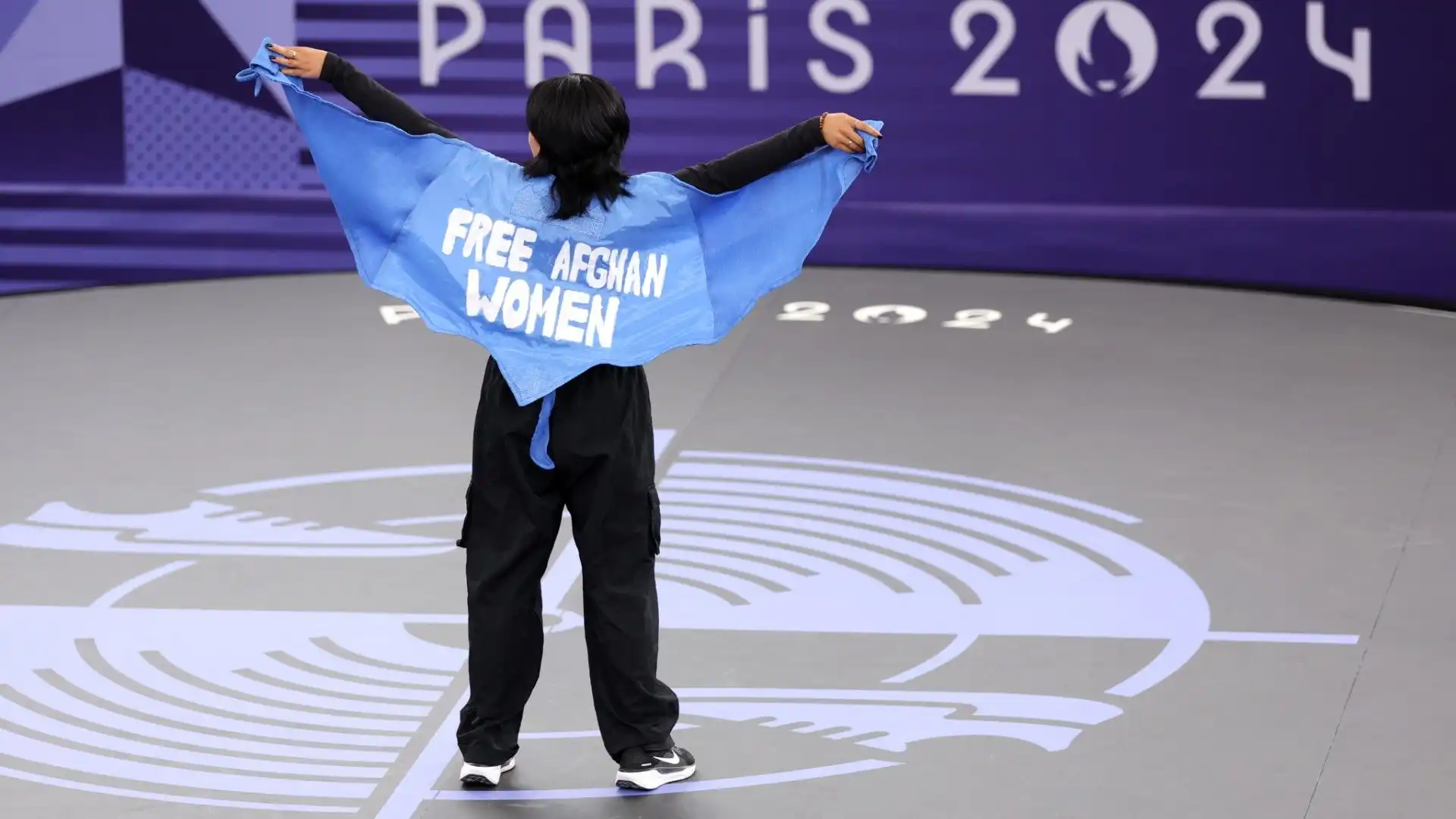 L'atleta si stava esibendo alla sfida di pre-qualificazione break dance