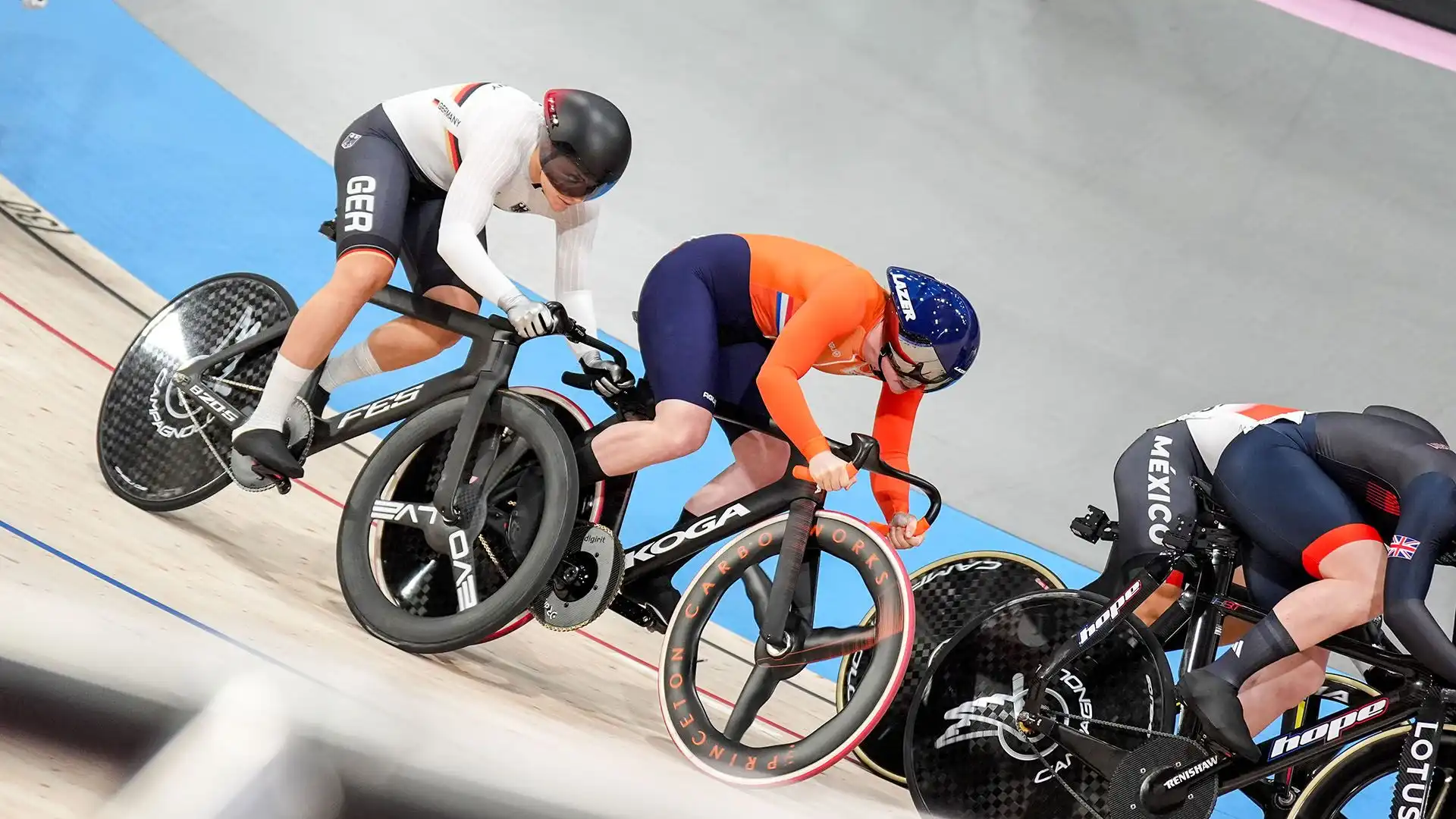 Stava gareggiando nei quarti di finale del Keirin femminile