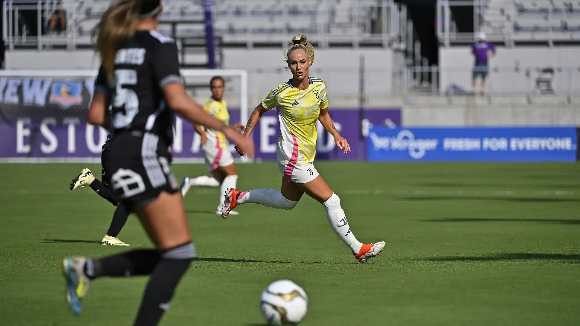 Alisha Lehmann non vede l'ora di giocare in partite ufficiali