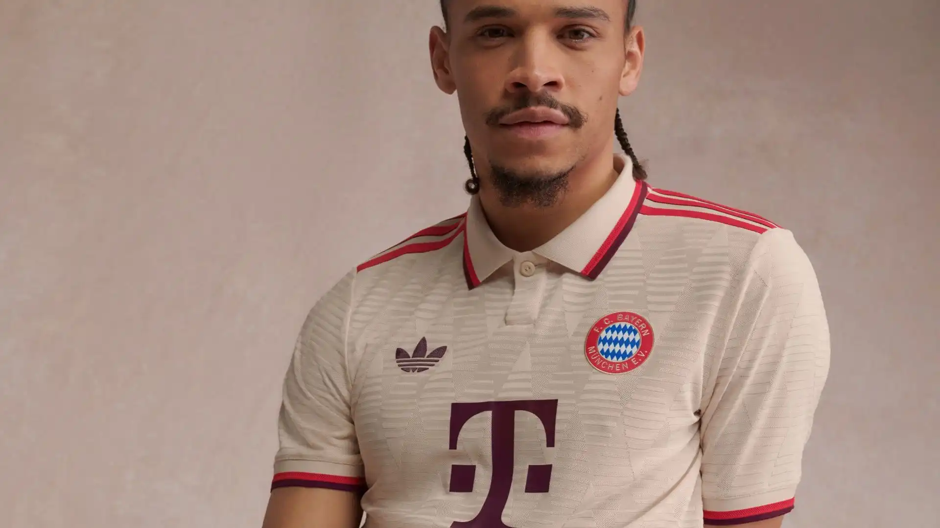 Leroy Sané sfoggia con classe la nuova divisa