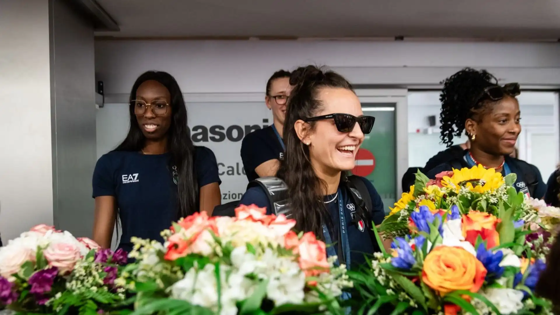 "Vedere tutta questa gente per la nazionale femminile è stato qualcosa di bellissimo - le parole del presidente Giuseppe Manfredi - Eravamo consapevoli di aver compiuto un'impresa storica, ma essere sommersi da così tanto affetto è stata una sorpresa per tutti".