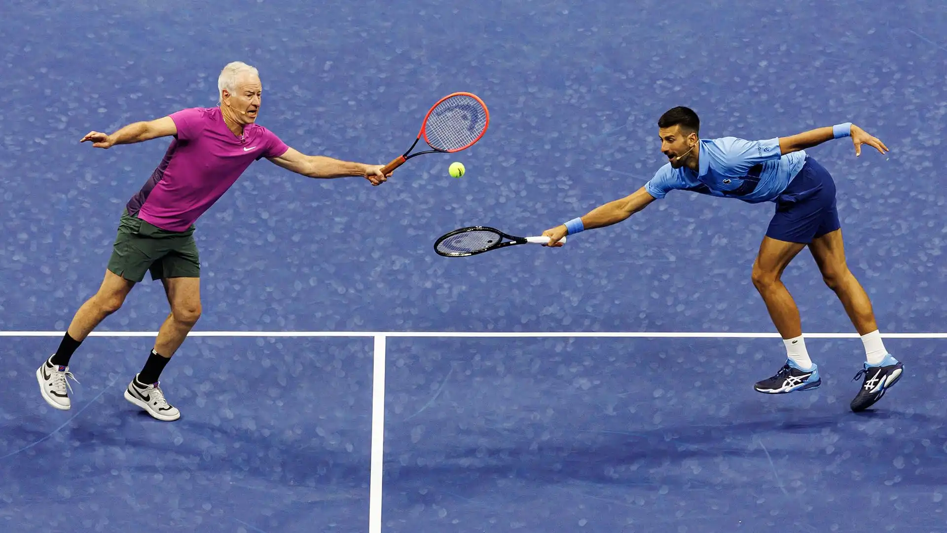 Djokovic e McEnroe hanno vinto il super tie break d'esibizione per 10-8