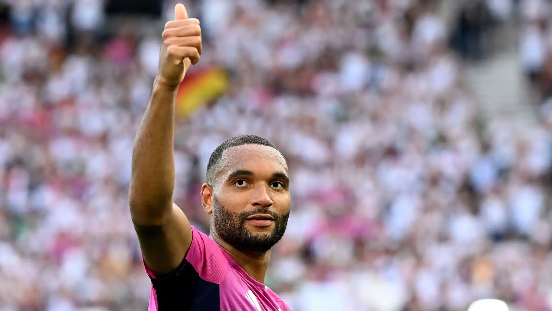 Jonathan Tah ha annunciato che non rinnoverà il contratto con il Bayer Leverkusen, ma il giocatore potrebbe non approdare a Monaco nella prossima stagione